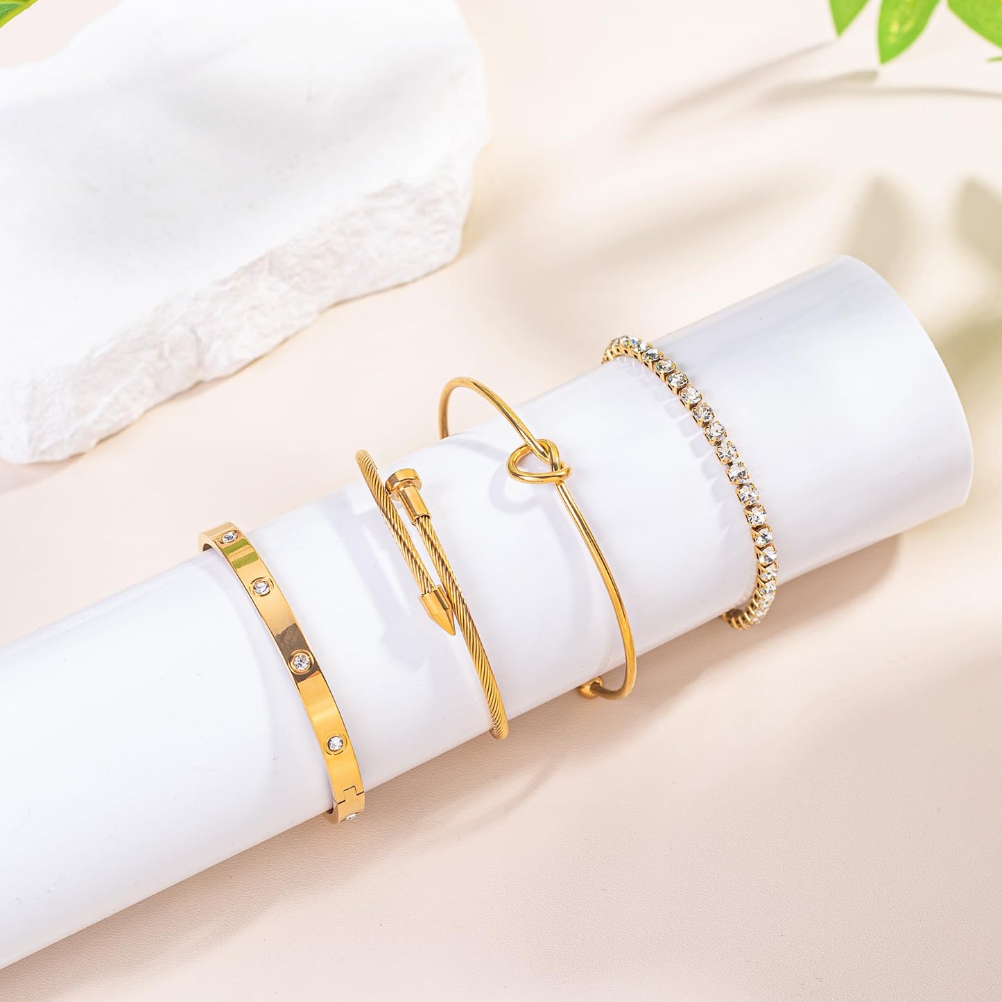 Lamdo 18K Gold Plated Womens Stackable Floral Gold Clover Bracelets Set Love Bangle Bracelets Non Tarnish, Gold Bracelet Set Trendy Jewelry,Gifts for Women's Day and Mother's Day