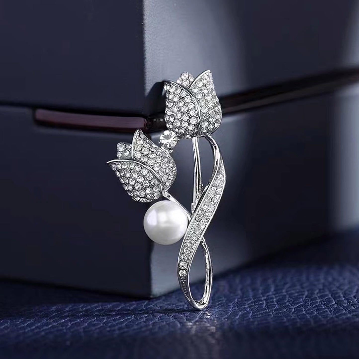 Tulip Flower Crystal Brooches Pins Fashion Beautiful Created Rhinestone Pearl Floral Brooch Good Idea for Party Dance Wedding Banquet for Elegant Women Girl (Silver Tulip)