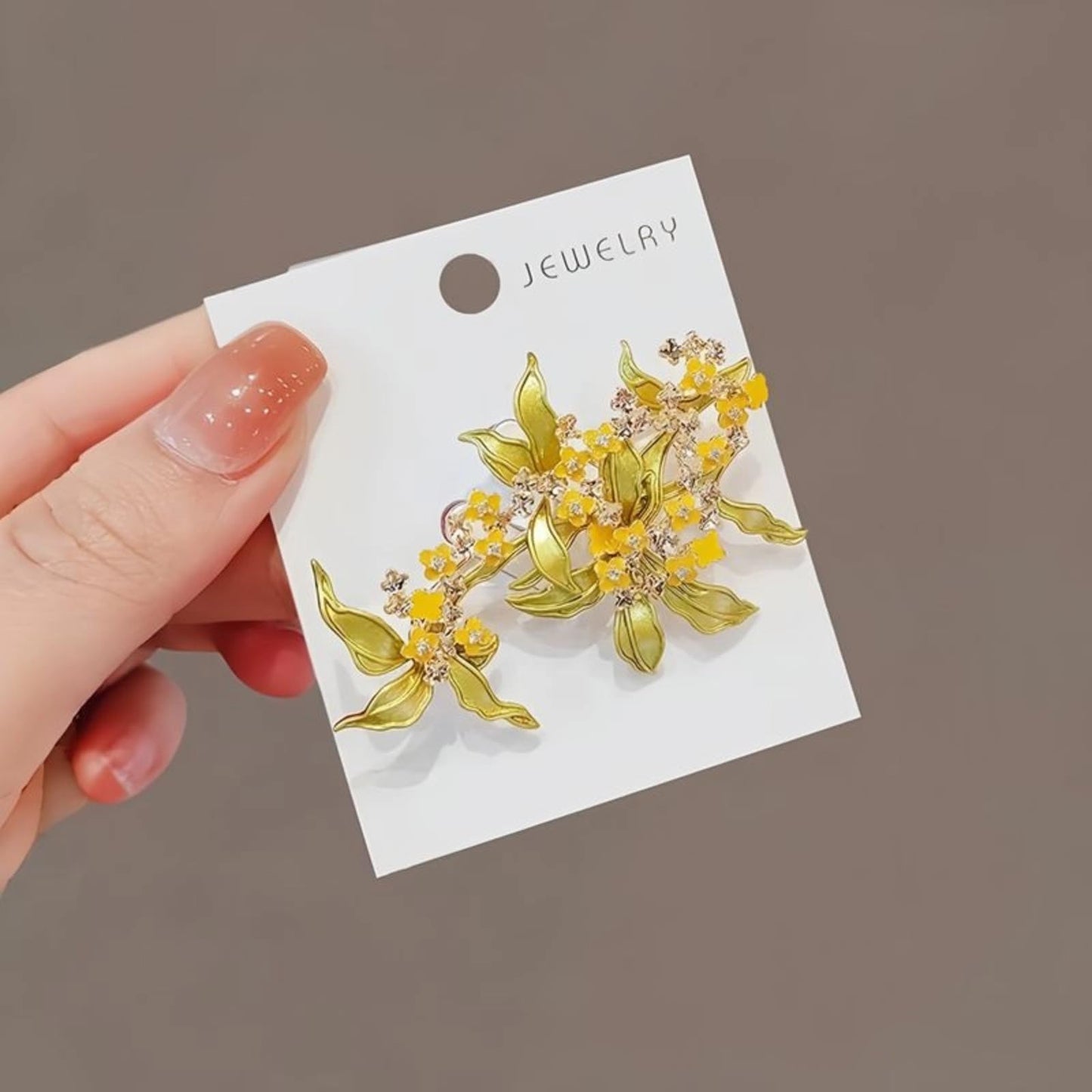 Elegant Flower Brooch for Women, Vintage Premium Enamel Boutonniere, Coat and Suit Pendant Necklace, Jasmine Magnolia Lily Osmanthus Designs (Osmanthus)