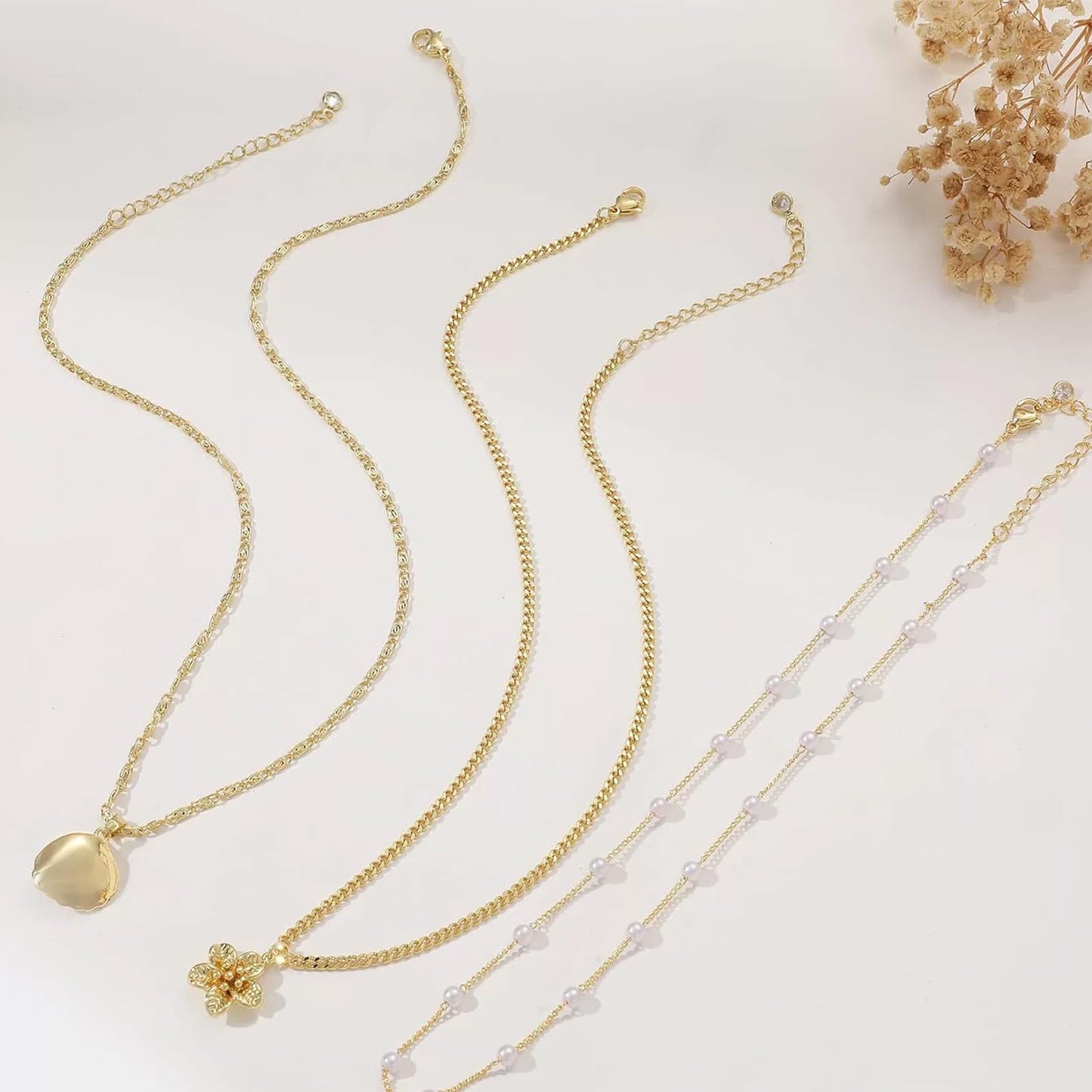 Shell Starfish Necklace for Women Gold Tone Layered Beach Jewelry Pearl Seashell Charm Adjustable Coastal Necklace for Summer Vacation Outfits Gifts
