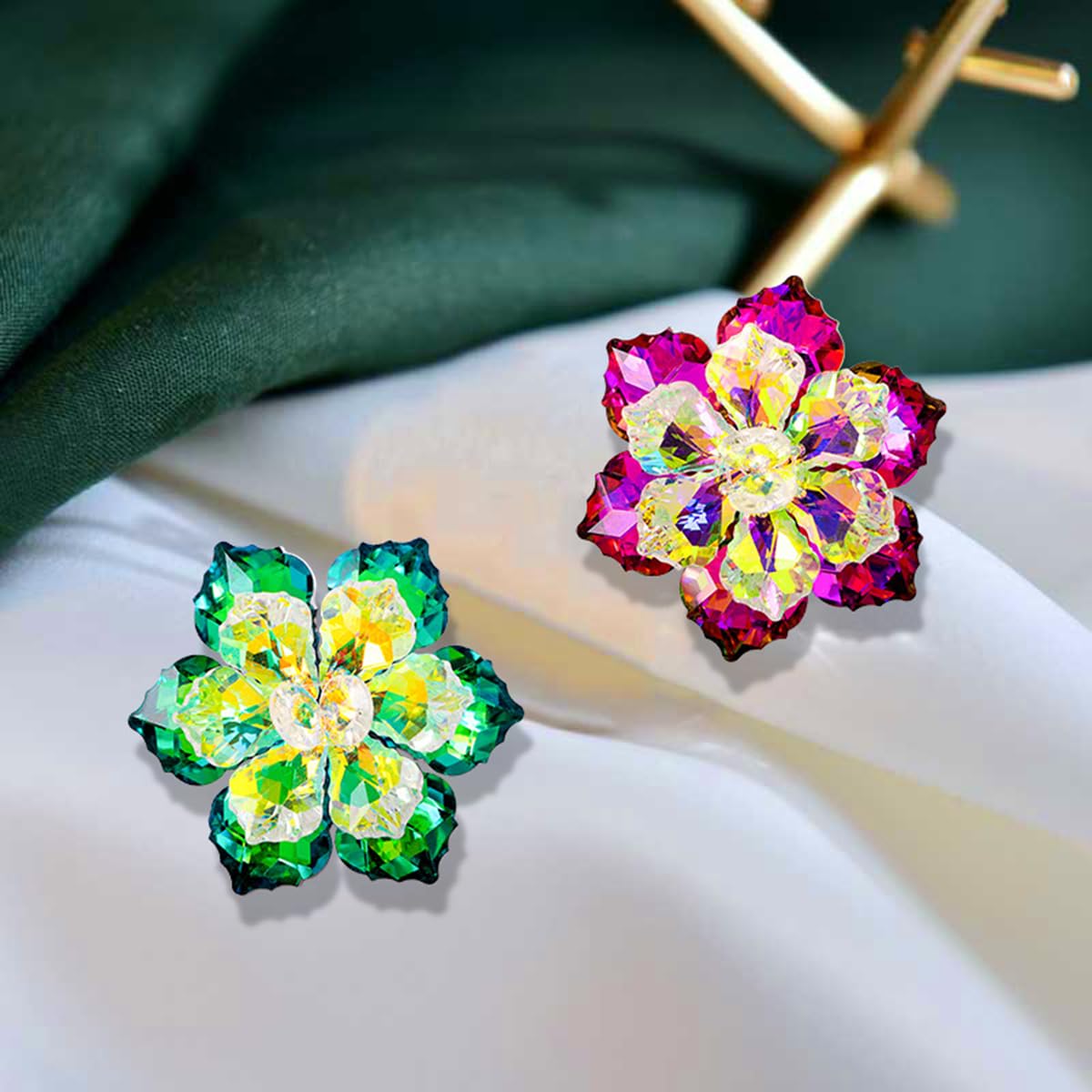 Rhinestone Sunflower Brooch Pin for Women Red Black Purple Large Flower Broochs Snowflake Brooch Marquise Wreath Brooches Jewelry