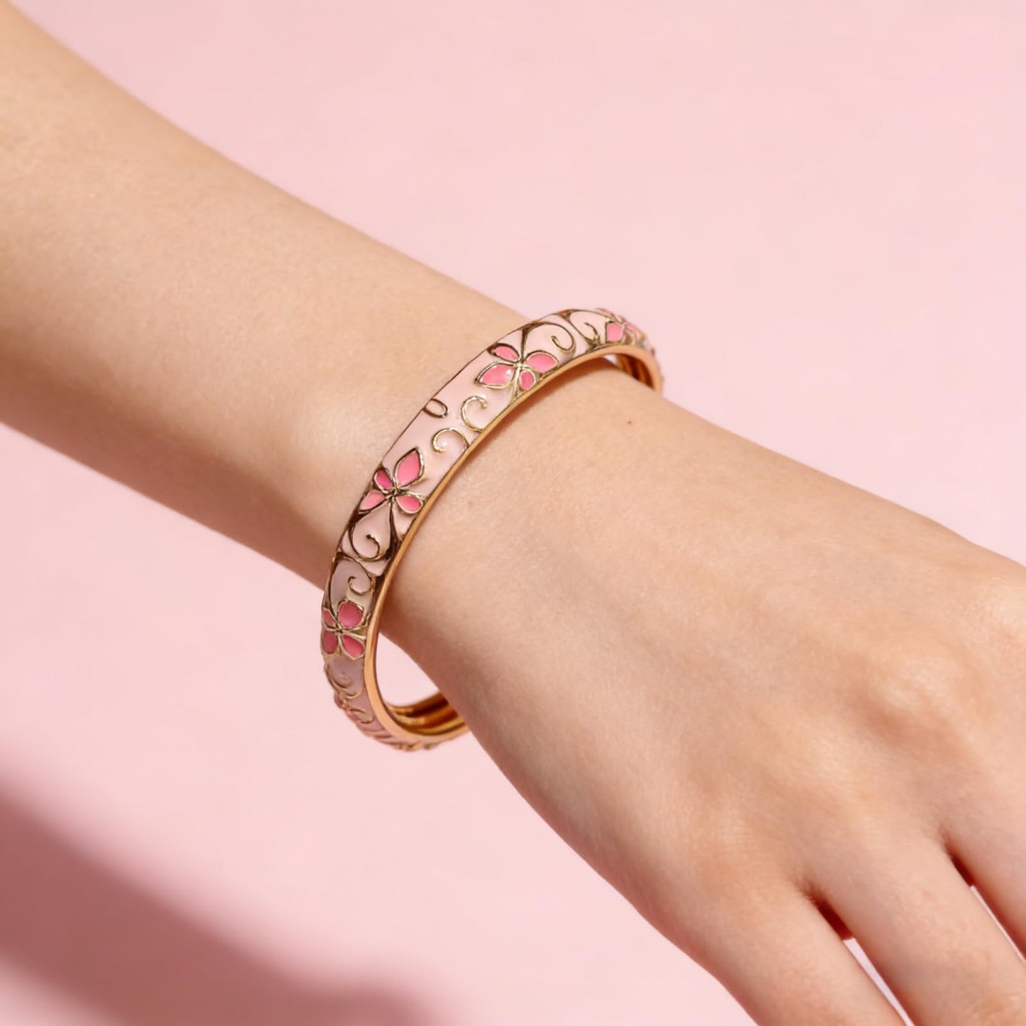 MQCEHTI Vintage Flower Cloisonne Bangle Bracelet for Women, Enamel Chunky Gold Plated Bracelets Jewelry Gifts (Pink Pink Flower)