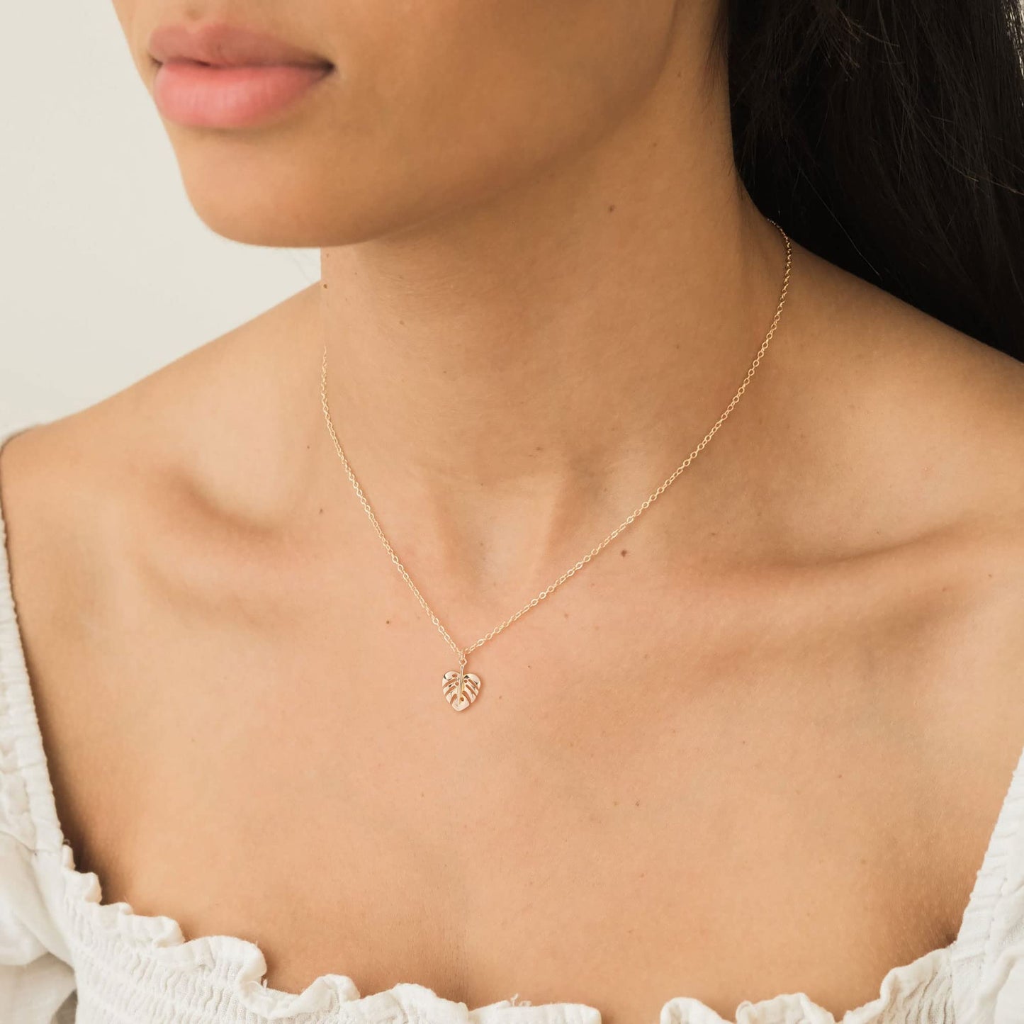 VRIUA Gold Necklace for Women 14k Gold Plated Dainty Monstera Leaf Necklace Simple Delicate Jewelry Everyday for Women