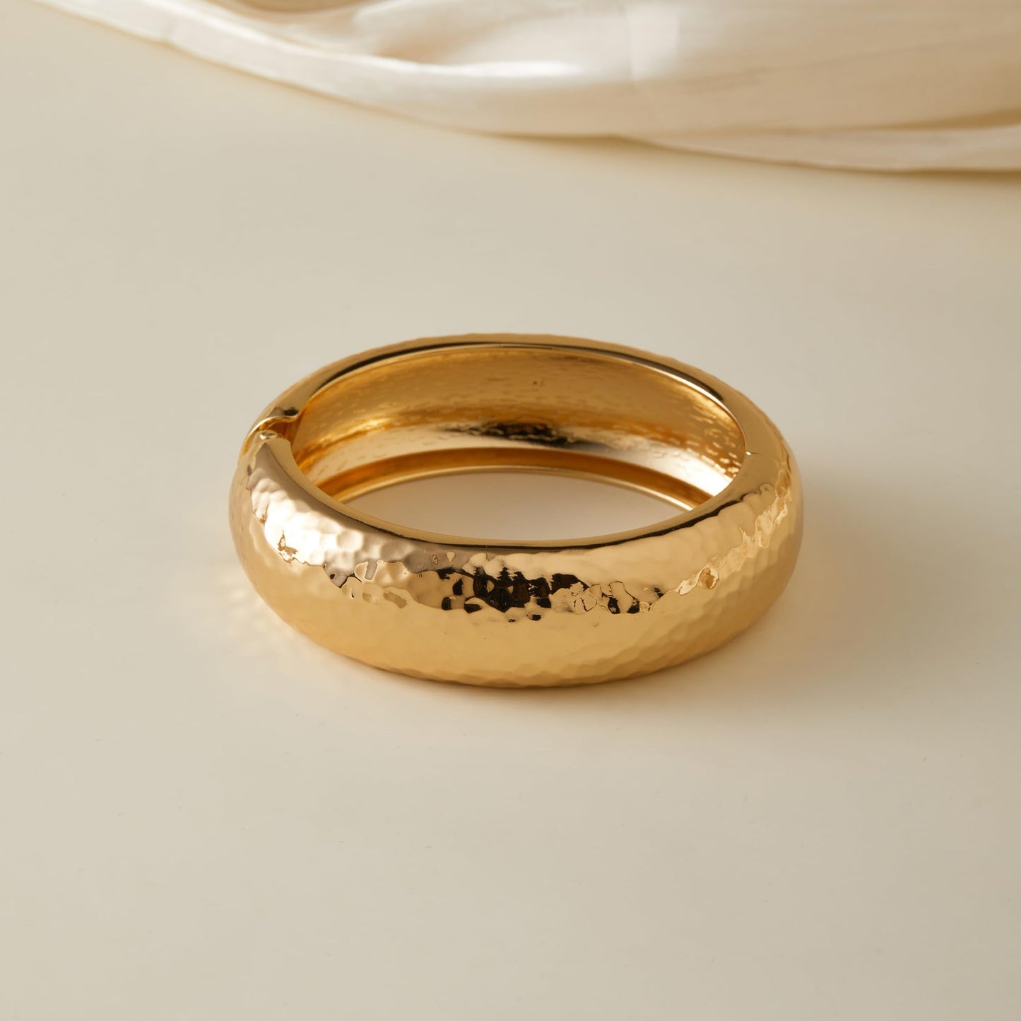 MIJENITI Chunky Gold Bangles Bracelet for Women Trendy Statement Bracelet Simple Gold Jewelry for Women Gifts