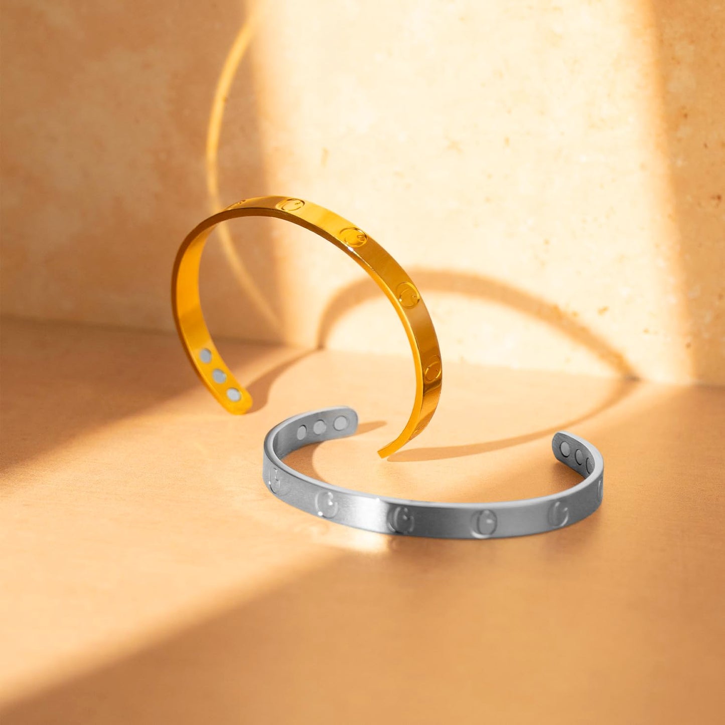 CALMI - Magnetic Wellness Bracelet with Adjustable Stainless Steel Design - 18K Gold-Plated - Wearable Magnetic Field Accessory for General Wellbeing | Unisex (Gold)