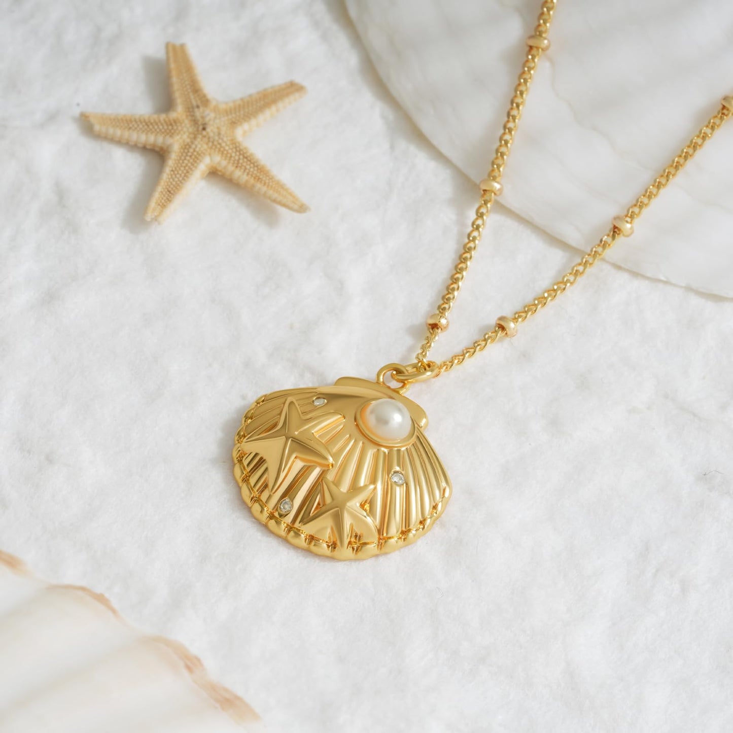 MEVECCO Dainty Gold Sea Shell Pendent Necklace for Women 18K Gold Plated Shell Pearl Necklace Boho Beach Handmade Ocean Jewelry for Holiday