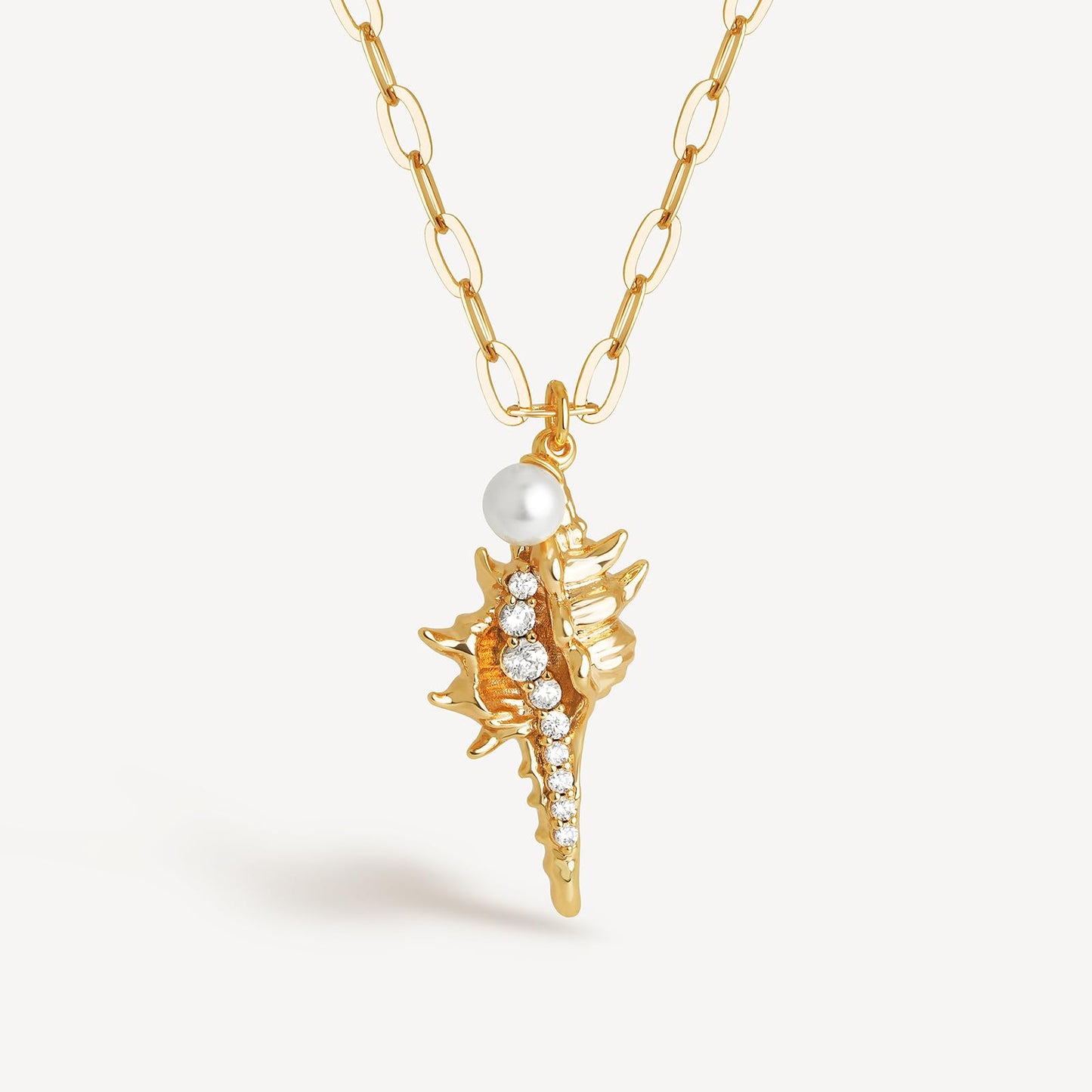 MEVECCO Dainty Gold Conch Pendent Necklace for Women 18K Gold Plated Conch Necklace Boho Beach Handmade Ocean Jewelry for Holiday