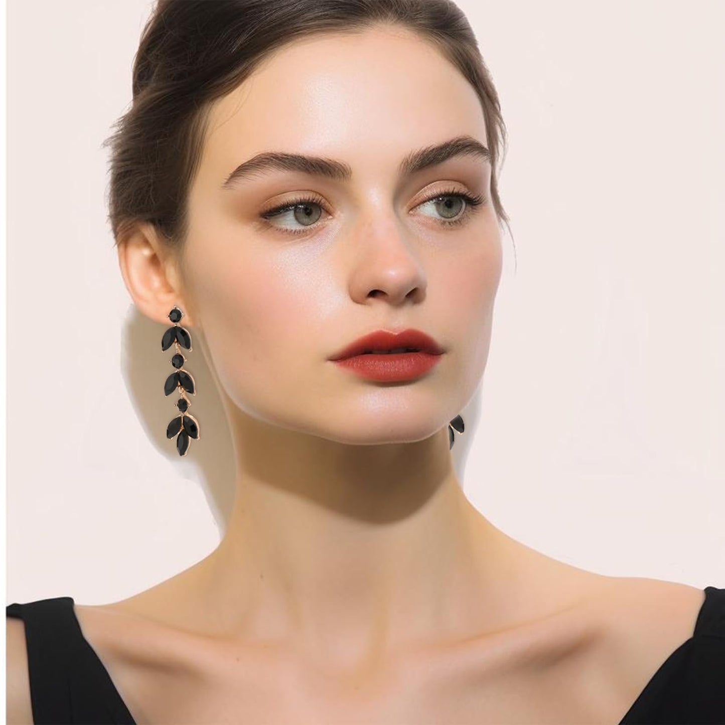 GAOKOXI Silver Wedding Rhinestone Dangle Earrings Elegant Bridal Crystal Drop Earrings for Women Bridesmaids Guest Party Prom