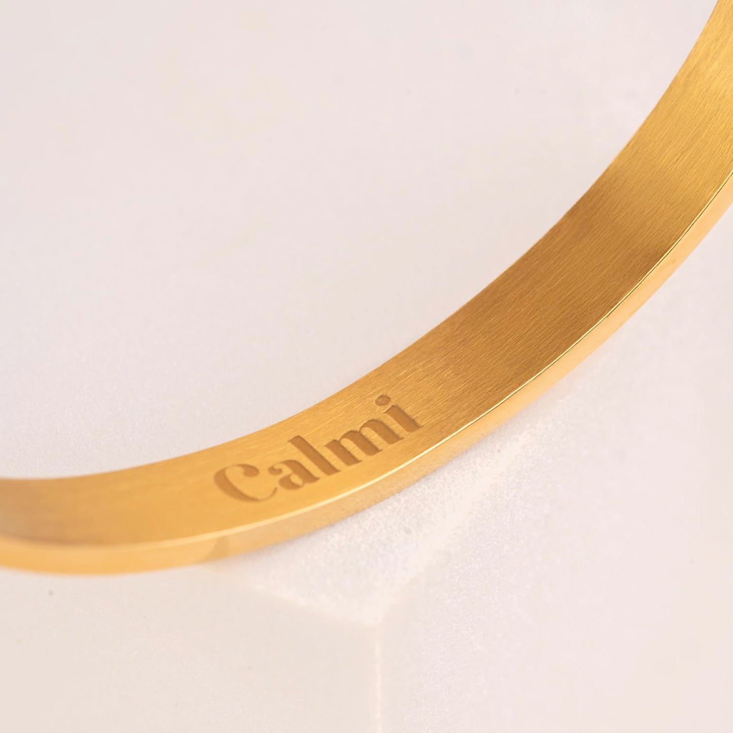 CALMI - Magnetic Wellness Bracelet with Adjustable Stainless Steel Design - 18K Gold-Plated - Wearable Magnetic Field Accessory for General Wellbeing | Unisex (Gold)