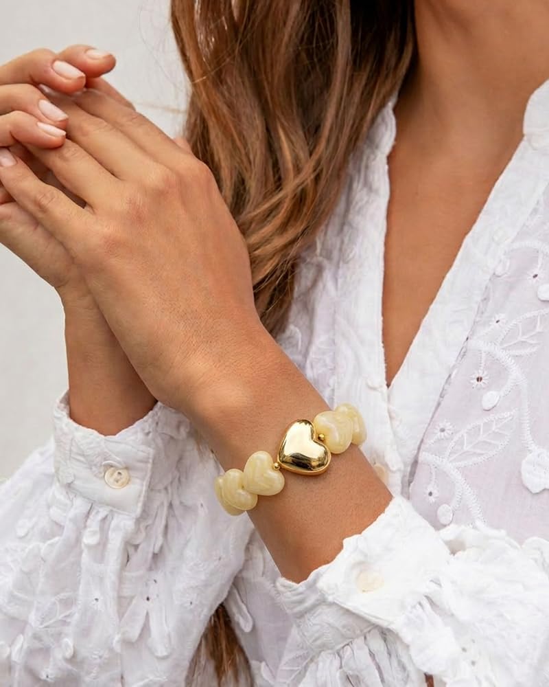 FAUTHENTICUTE Chunky White Beaded Bracelet for Women Heart-shaped Acrylic Resin Bead Bracelet With A Puffy Gold Heart Cute Boho Stretch Bracelets For Summer/Holiday/Vacation