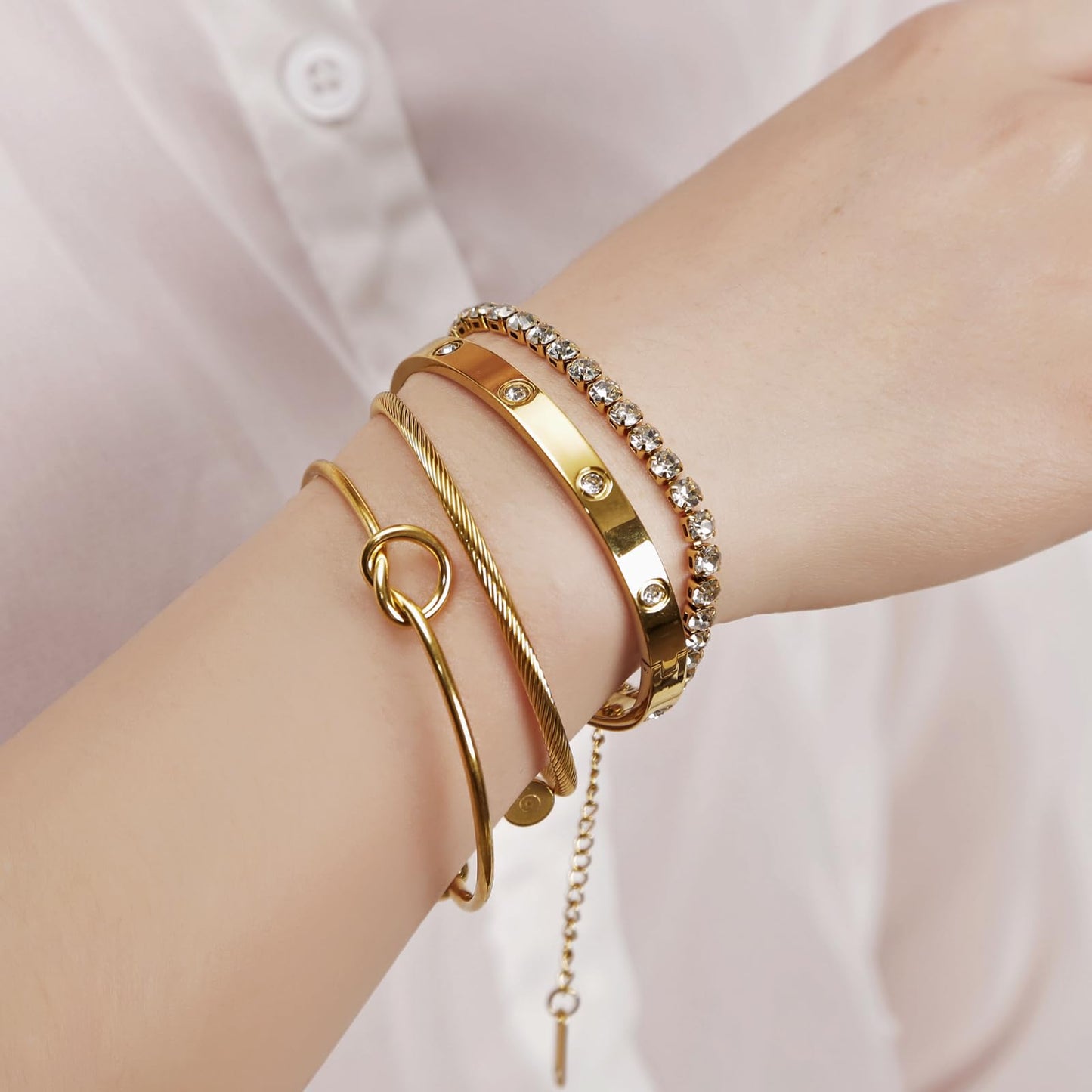 Lamdo 18K Gold Plated Womens Stackable Floral Gold Clover Bracelets Set Love Bangle Bracelets Non Tarnish, Gold Bracelet Set Trendy Jewelry,Gifts for Women's Day and Mother's Day