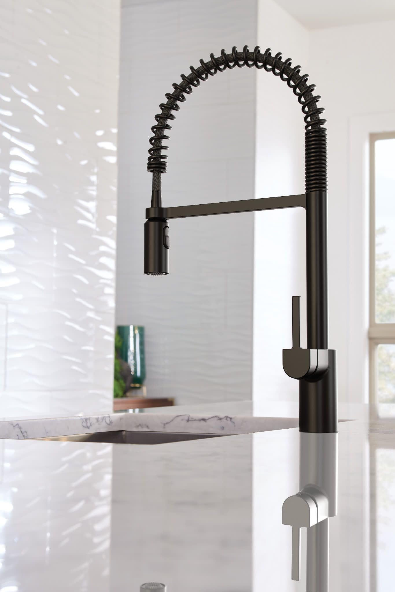 Moen Align Matte Black One-Handle Single Hole Pre-Rinse Spring Kitchen Faucet with Pull Down Sprayer and Power Boost, 5923BL