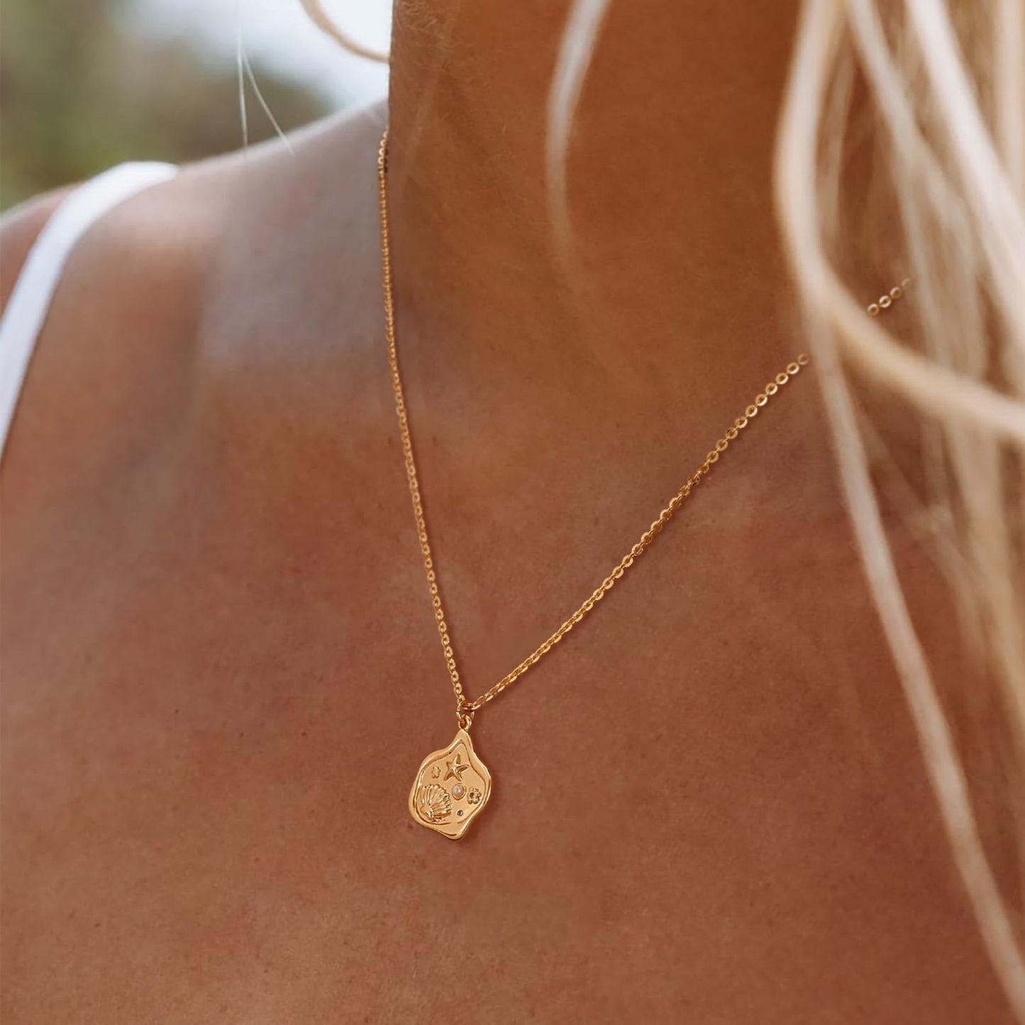 MEVECCO Dainty Gold Shell Starfish Pendent Necklace for Women 18K Gold Plated Beach Cute Starfish Pearl Necklace Irregularity Stamp Boho Handmade Ocean jewelry
