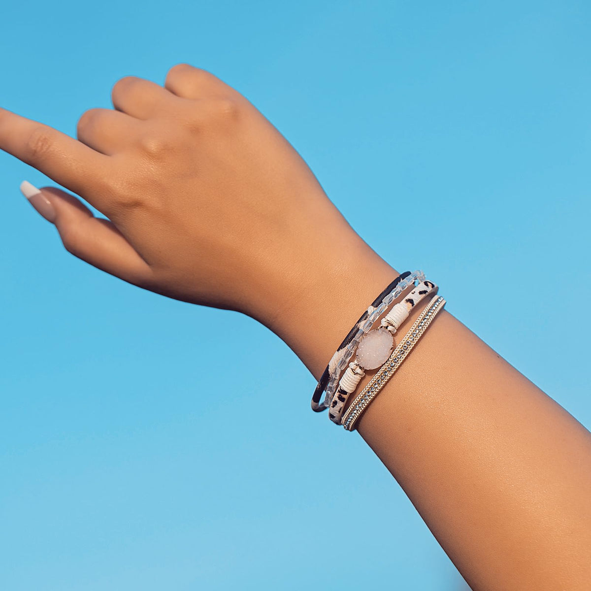 FANCY SHINY Boho Leather Wrap Bracelet Stackable Chunky Crystal Cuff Bracelets with Magnetic Clasp Cowboy Cowgirl Western Summer Beach Outfits Jewelry Gifts for Women (7.7", White Leopard)