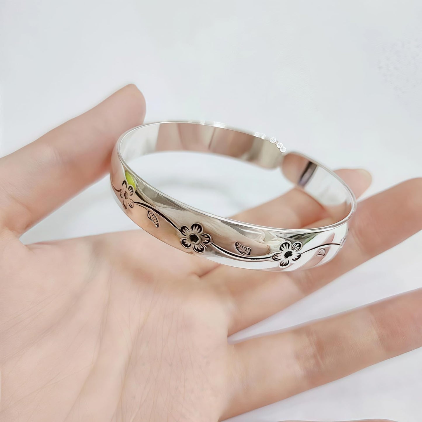 Chunky Wide S925 Sterling Silver Bangle Bracelet for Women Pretty Handmade Floral Open Cuff Bracelet Simple Elegant Adjustable Silver Cuff Bangles Trendy Womens Jewelry Birthday Holiday Acessories