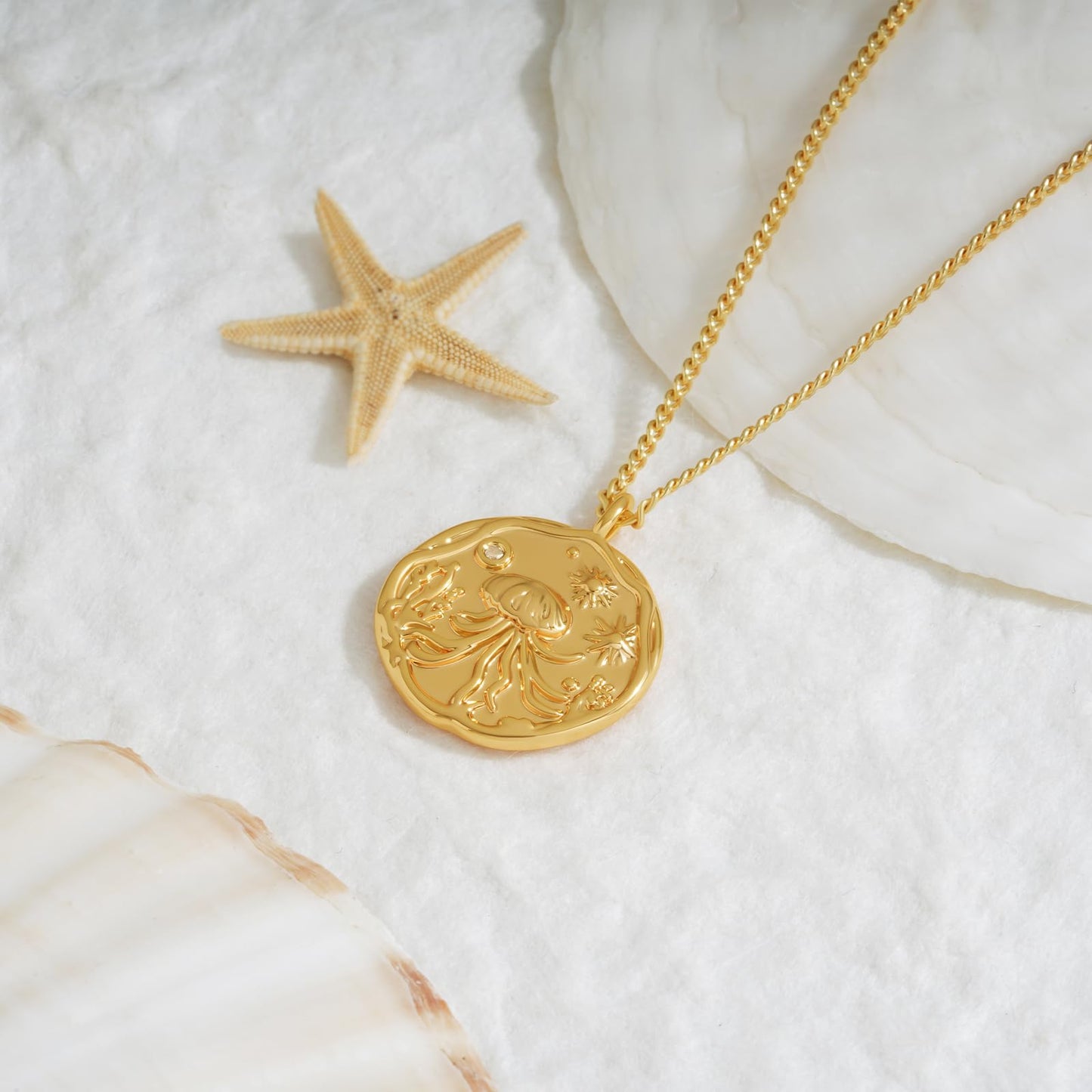 MEVECCO Dainty Gold Jellyfish Pendent Necklace for Women 18K Gold Plated Beach Cute Jellyfish Necklace Pearl Boho Handmade Ocean jewelry