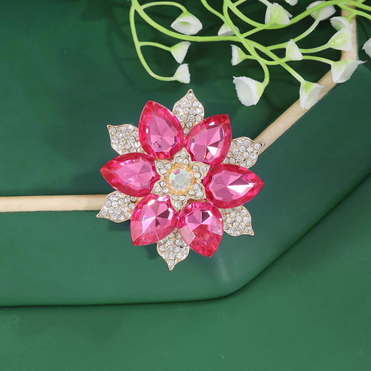 Rhinestone Sunflower Brooch Pin for Women Red Black Purple Large Flower Brooch Snowflake Hat Marquise Wreath Christmas Jewelry