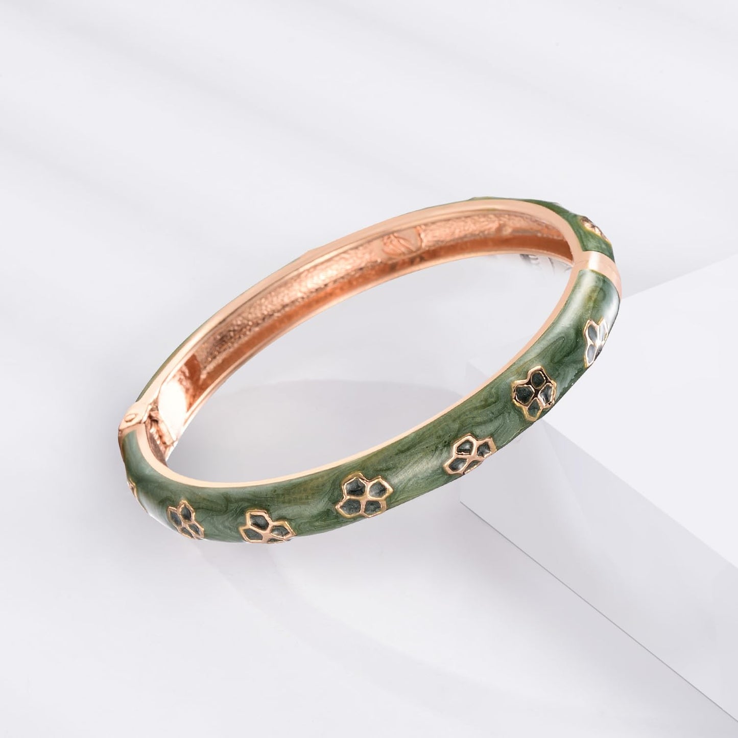 UJOY Enamel Flower Bracelet Gorgeous Painting Wedding Birthday Gifts Cuff Bangles Jewelry Golden Plated 55B21 Green