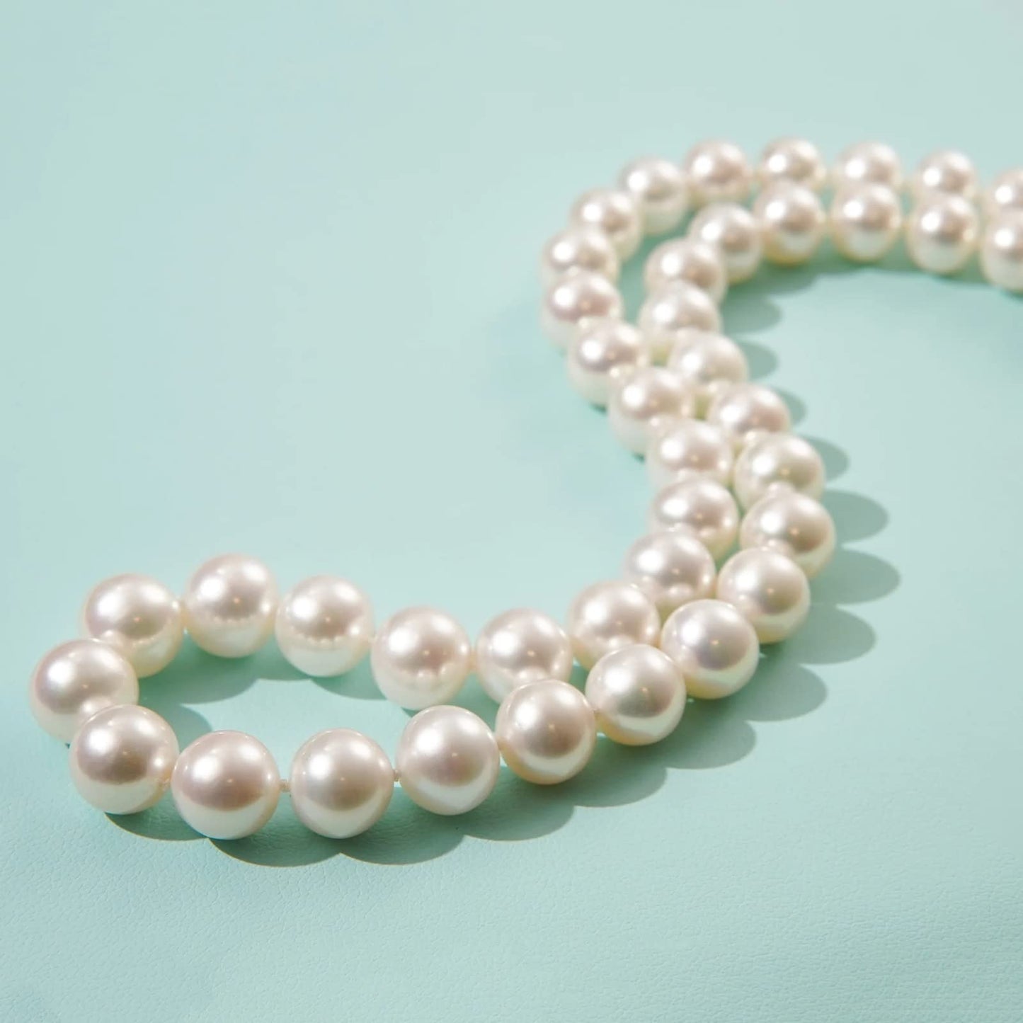 HUWODY Round White Simulated Shell Pearl Necklace Strand 10mm Pearl Choker Necklace Jewelry for Women 18inch
