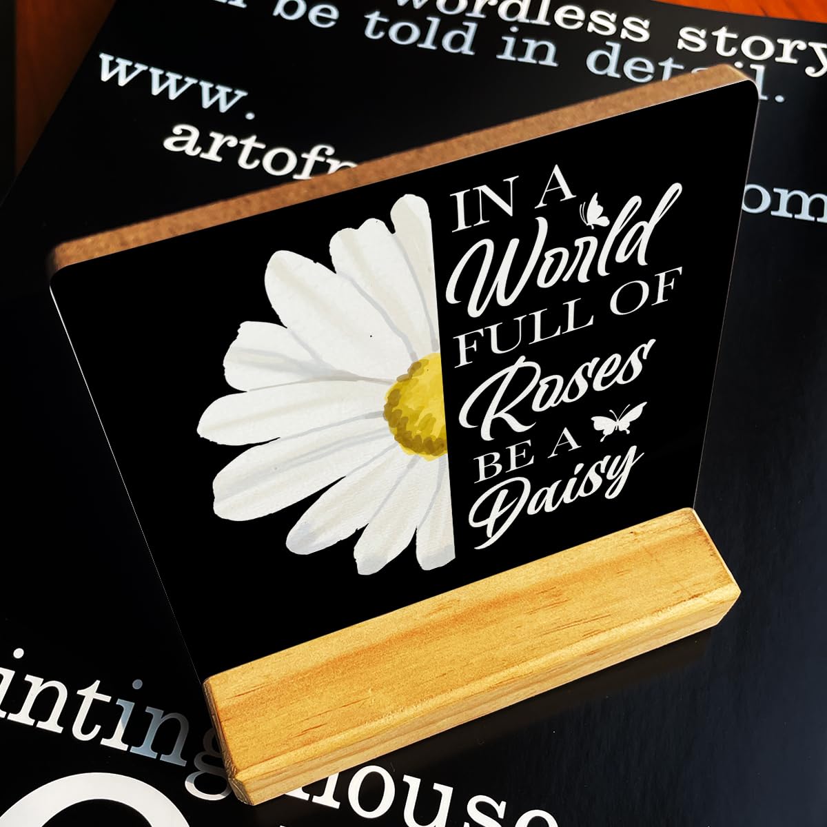Country Daisy Wooden Plaque Sign Desk Decor Rustic in a World Full of Roses Be a Daisy Desk Sign Decor for Home Bedroom 4 x 4 inches