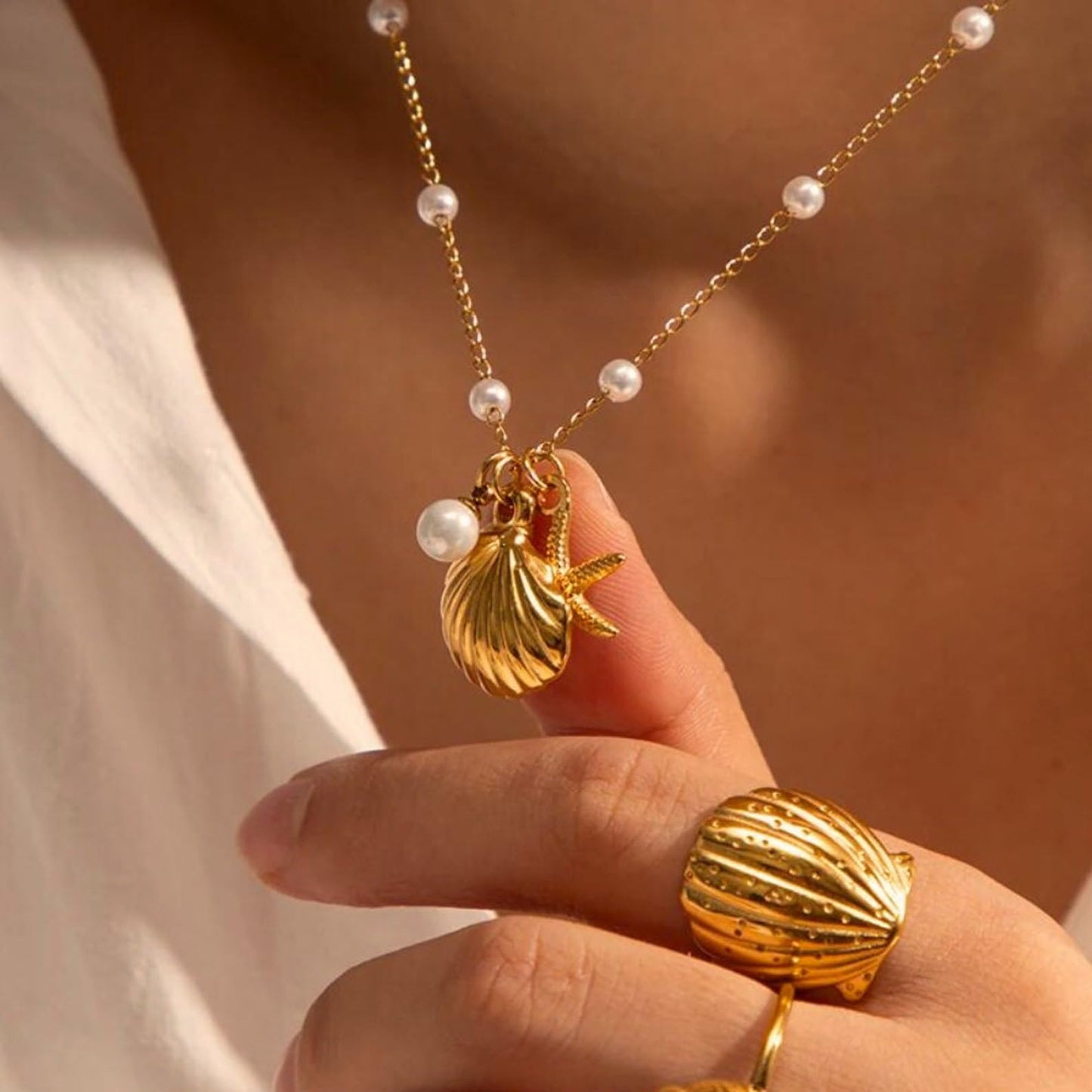 Charm Necklace for Women, 14k Gold Plated Boho Summer Shell Necklace Cute Gold Necklaces for Women Trendy Beach Pearl Seashell Pendant Necklaces Fashion Waterproof Summer Jewelry
