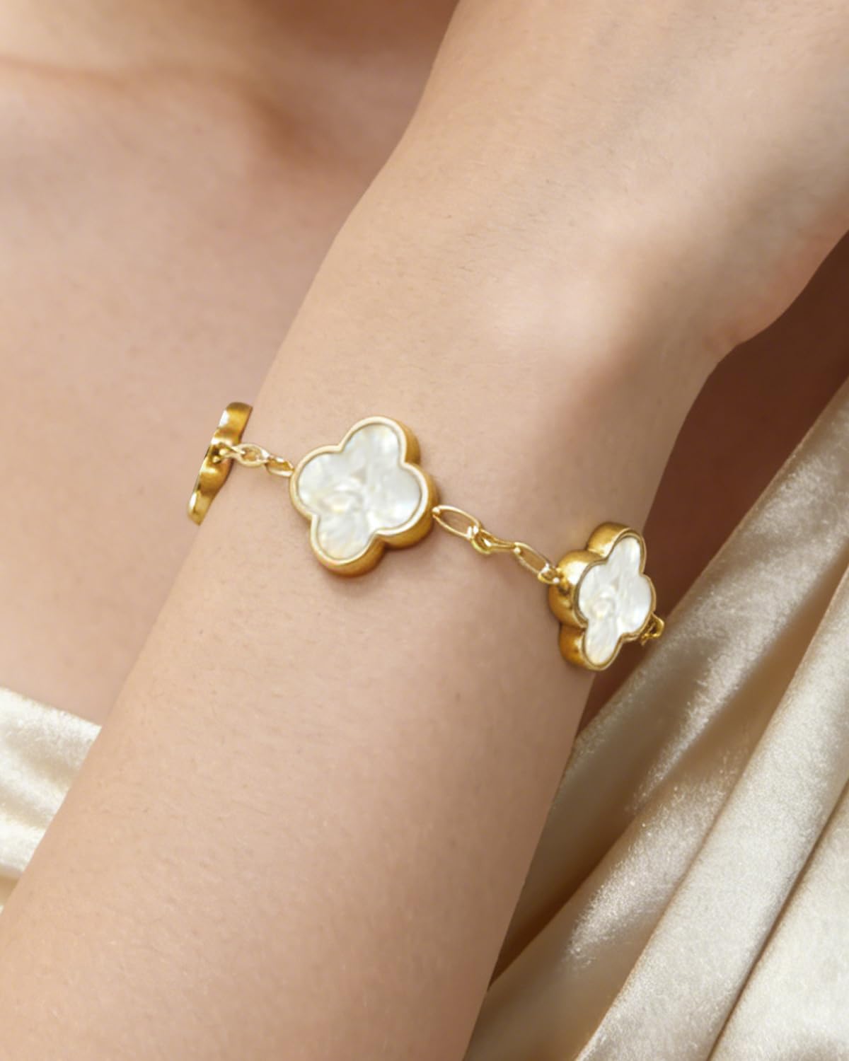 Aimétte Monette 18K Gold Plated Jewelry Set, Clover Bracelets and Stud Earrings Set Women's Hypoallergenic White Gold Lucky Clover Bracelet Fashion Gifts for Women Trendy