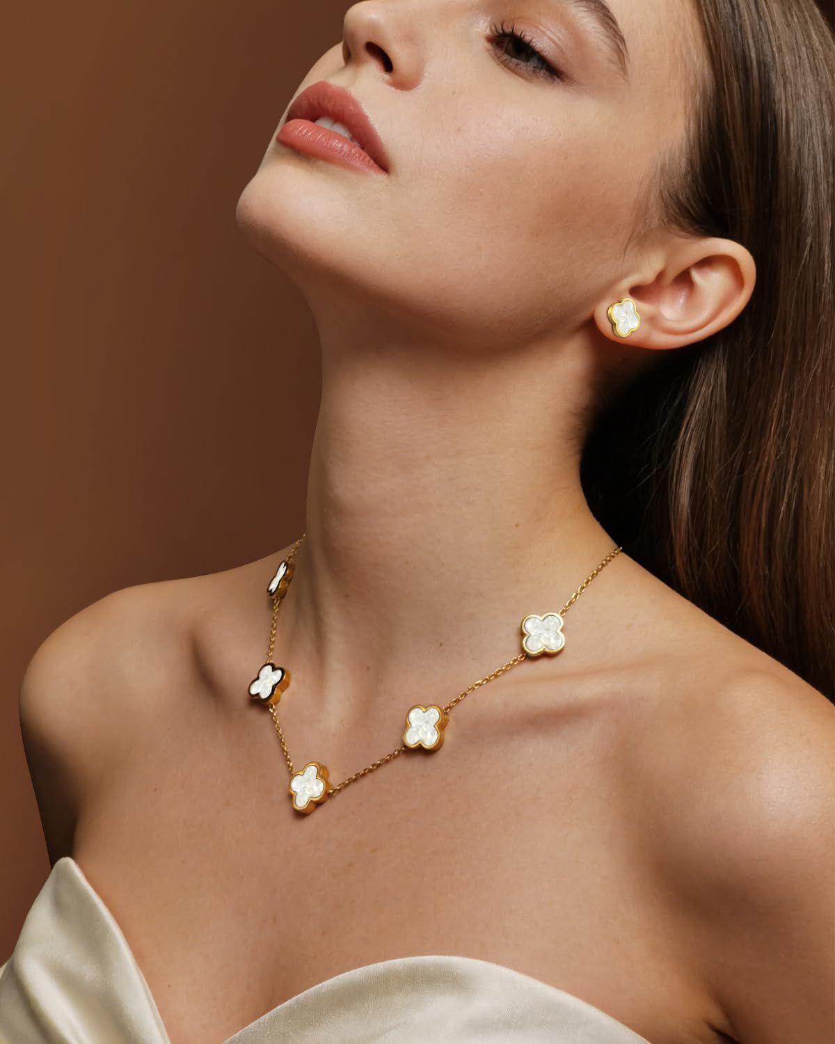 Aimétte Monette 18K Gold Plated Jewelry Set, Clover Necklace Stud Earrings for Women Hypoallergenic White Lucky Clover Pendant Necklace Gifts for Women Trendy