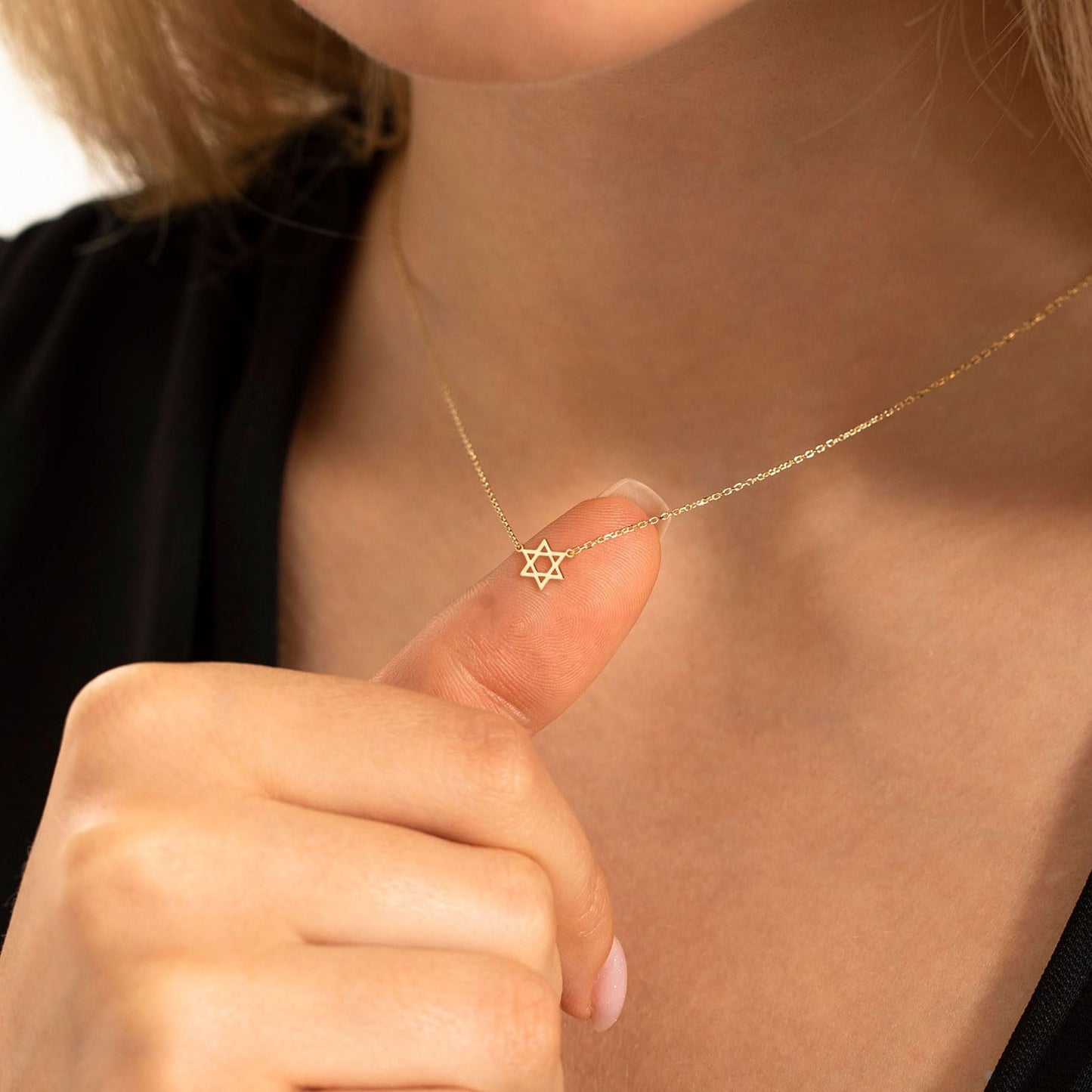 VRIUA Gold Necklace for Women 14k Gold Plated Dainty Star Pendant Necklace Simple Hexagonal Star Necklace Delicate Jewelry Everyday for Women