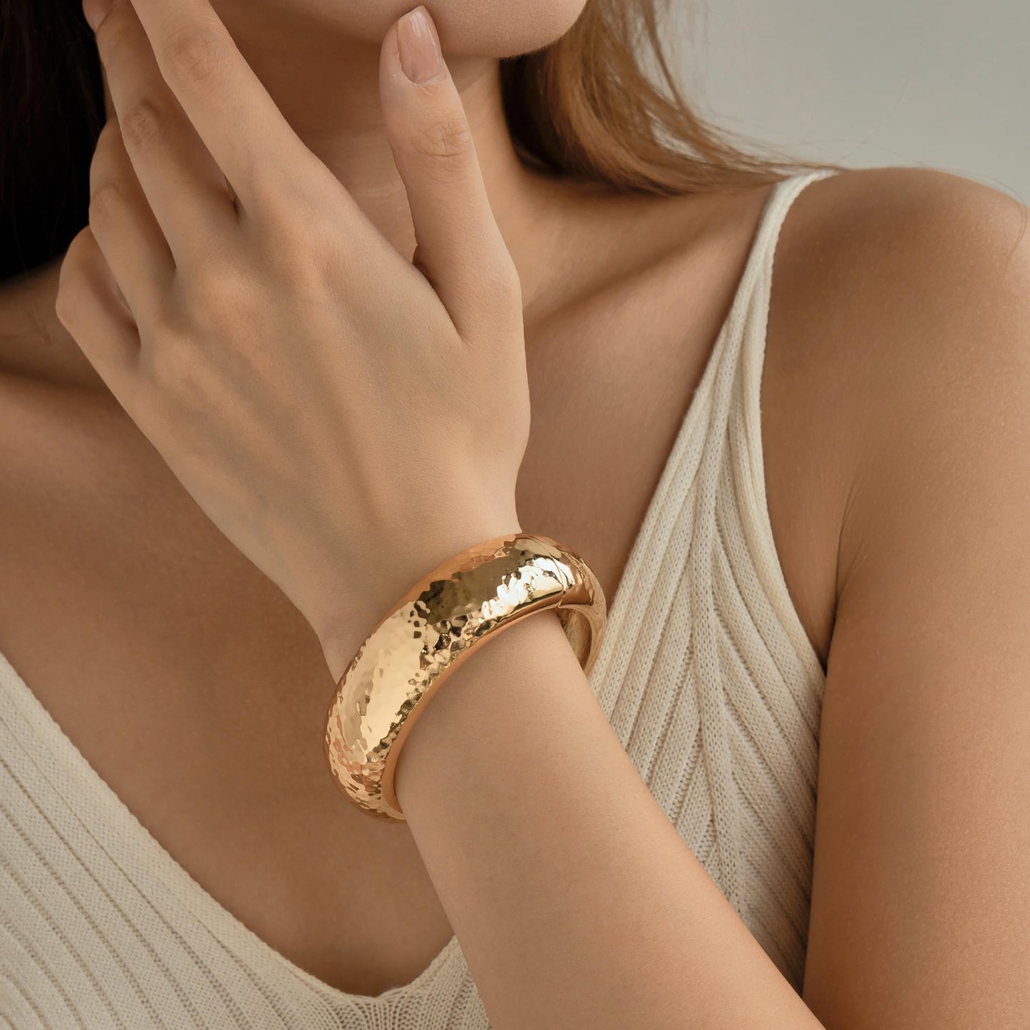 MIJENITI Chunky Gold Bangles Bracelet for Women Trendy Statement Bracelet Simple Gold Jewelry for Women Gifts