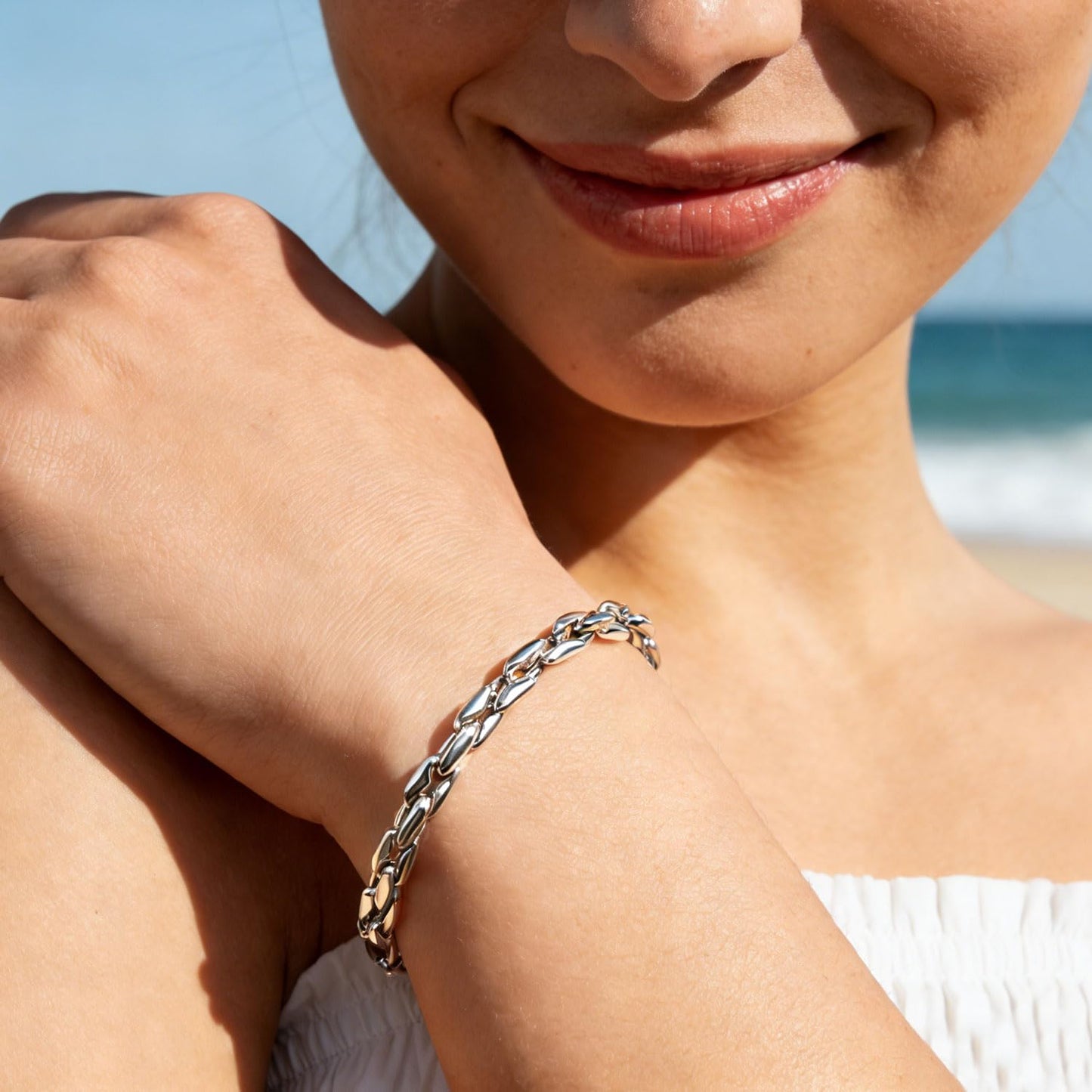 AIAINAGI Silver Link Chain Bracelets for Women Men 7mm Stainless Steel Paperclip Bracelets Rectangle Solid Chunky Chain 7/7.8/8.3Inches Unisex Wrist Jewelry Gift for Mother(7inch)
