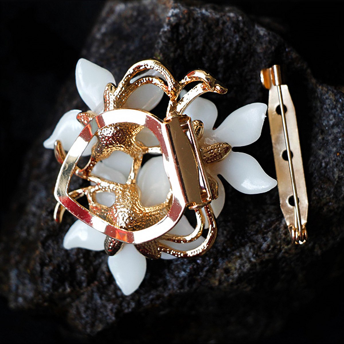 Merdia Brooch Pin for Women Stylish Flowers Clips with Created Crystal for Weddings Party | Brooch Pins Corsage Hair Head Clip | Girls Jewellery Barrette Women Accessories | Clips for Hair