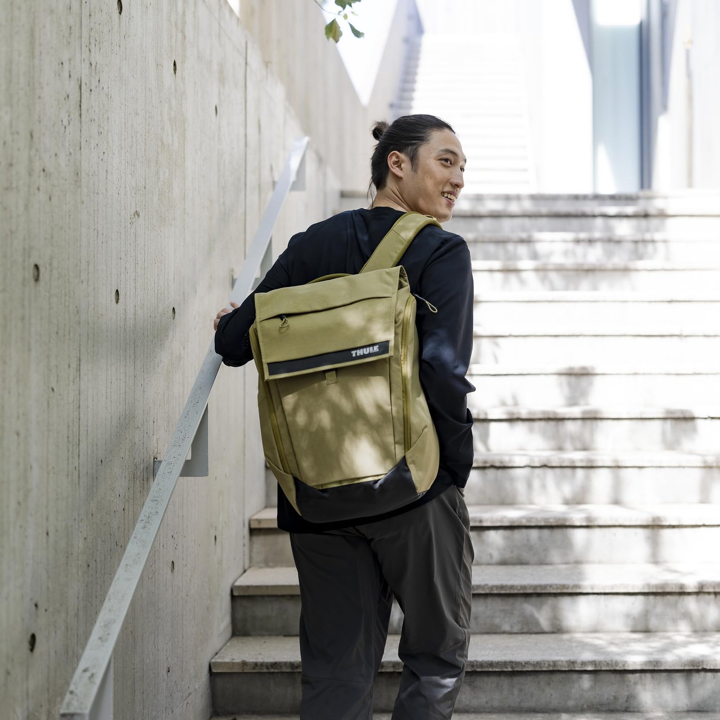 Thule Paramount 27L Backpack - Commuter Backpack - Padded Pocket fits a 16" Laptop