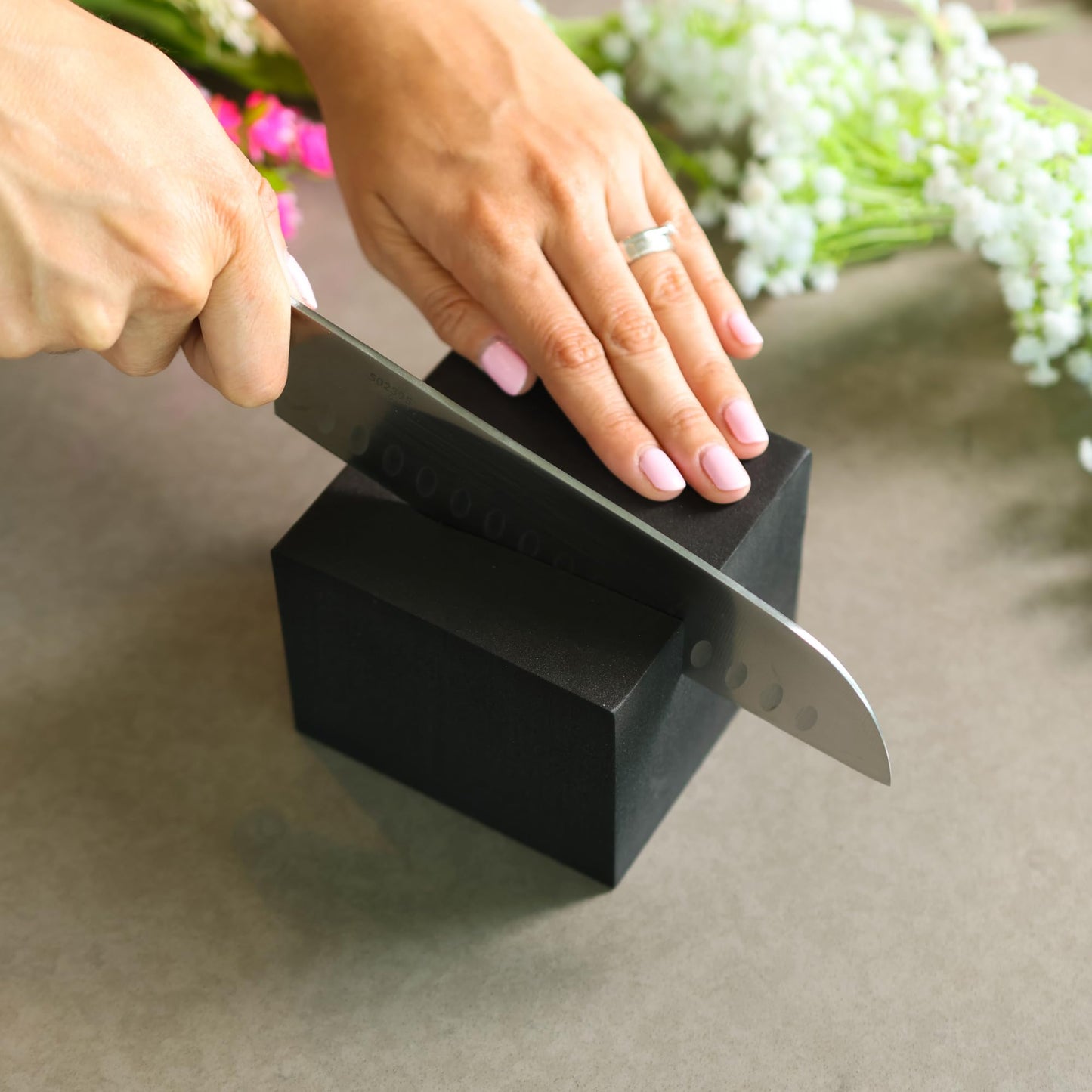 XCEL Floral Foam Blocks - Reusable, Weather Resistant Craft Foam for Artificial Flower Arrangements, Faux Florist Foam Planters Florist Supplies (Black 4" x 4" x 3" - 8 Pack)