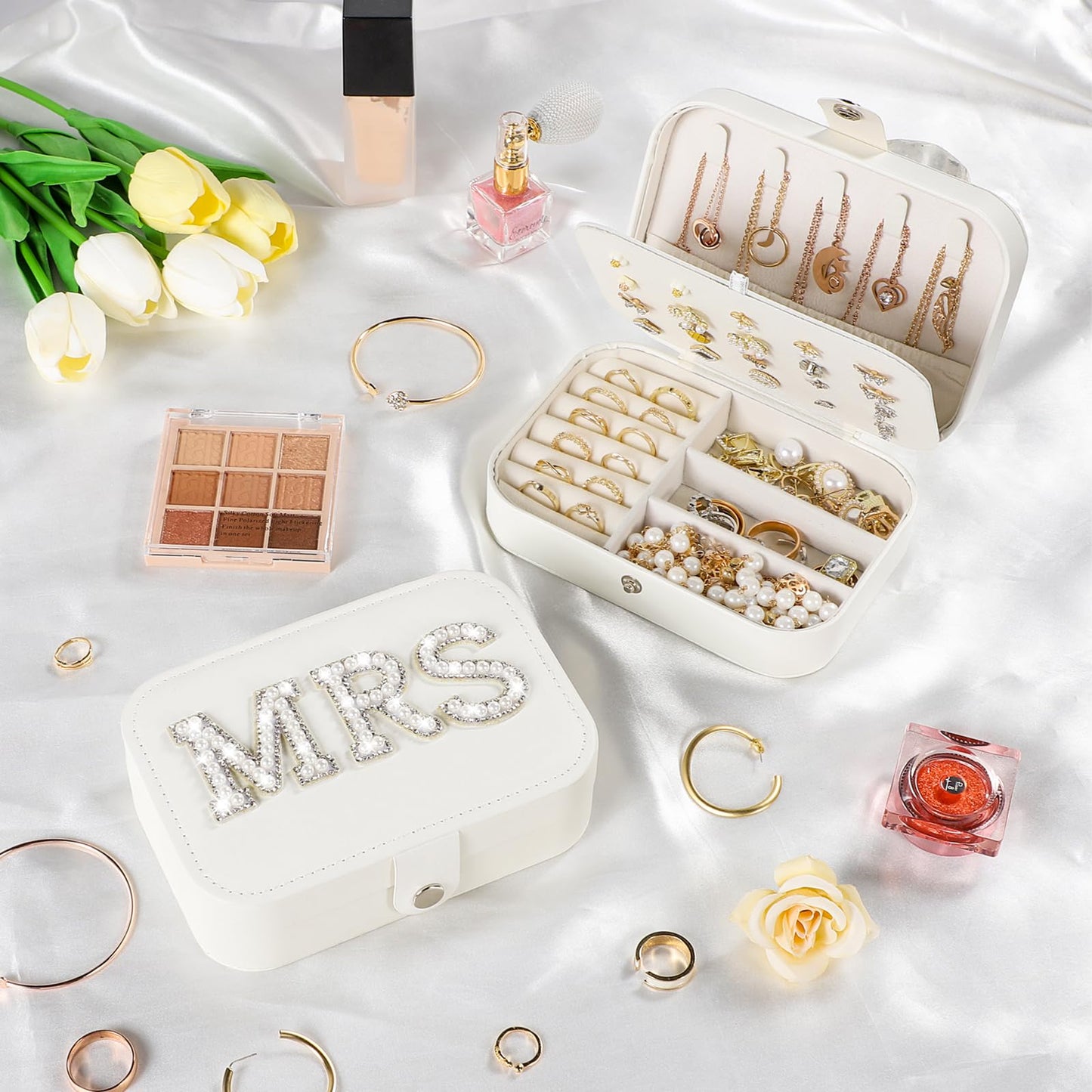 Sightor Bride Jewelry Box, MRS Travel Jewelry Box for Bride Portable Jewelry Case, Small Jewelry Organizer for Bachelorette Party, Honeymoon, Engagement Gift, Bridal Shower Gift (White, Gold)
