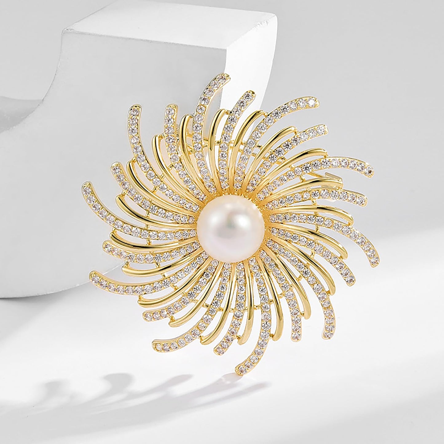 AILONMEI Brooches Jewelry for Women Fashion, Elegant Designer Costume Corsage Pearl Brooches & Pins Christmas Gift (Equinox Flower)