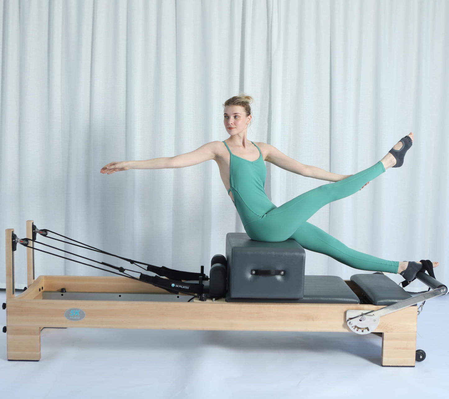 ZGSDTF Pilates Reformer Sitting Box 27.4 x 15.6 x 11.2 inches, Pilates Equipment Accessories, Suitable for Home Workouts and Professional Studio Use (Black)