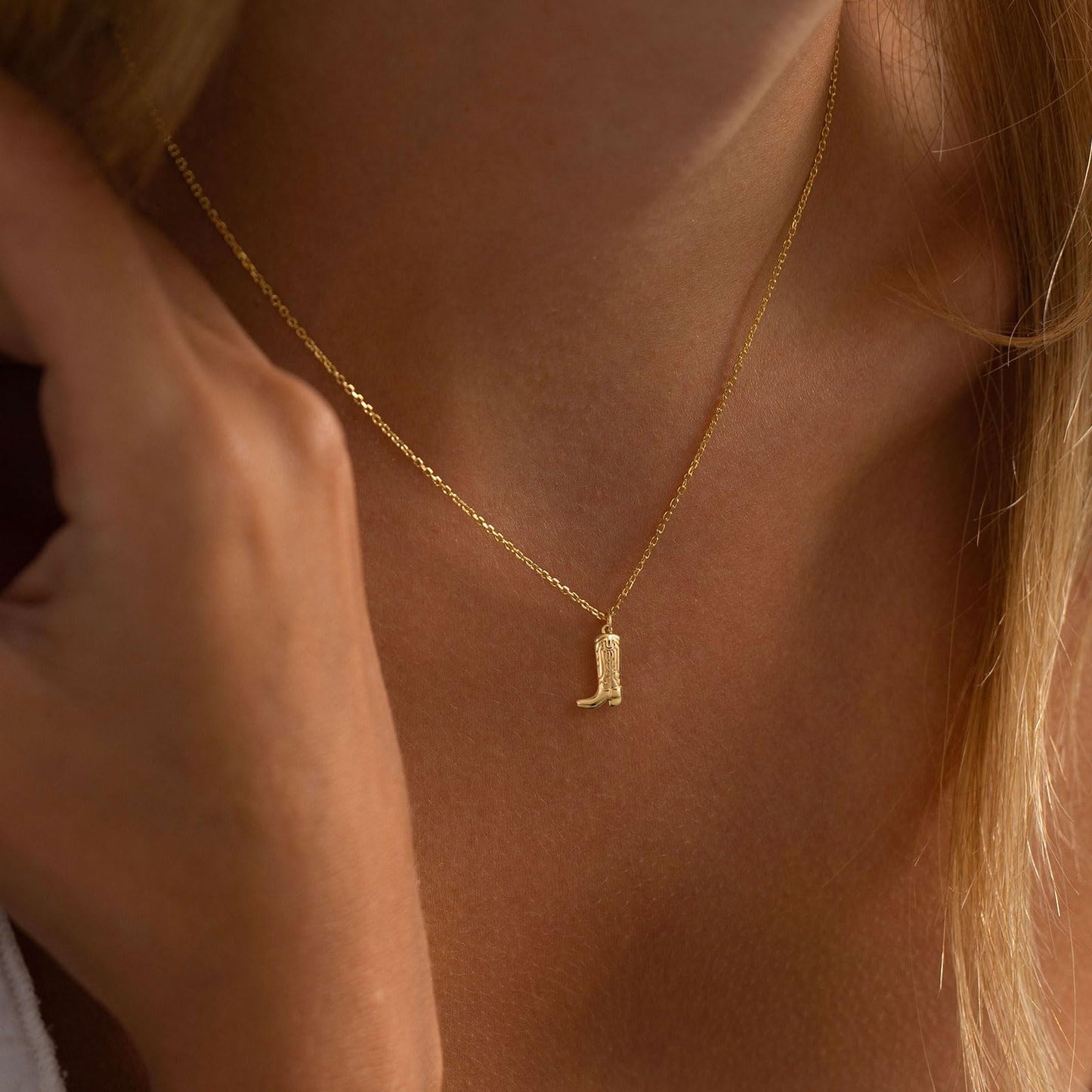 VRIUA Gold Necklace for Women – 14K Gold Plated Dainty Cowboy Boot Necklace Minimalistic Trendy Necklaces for Women Jewelry