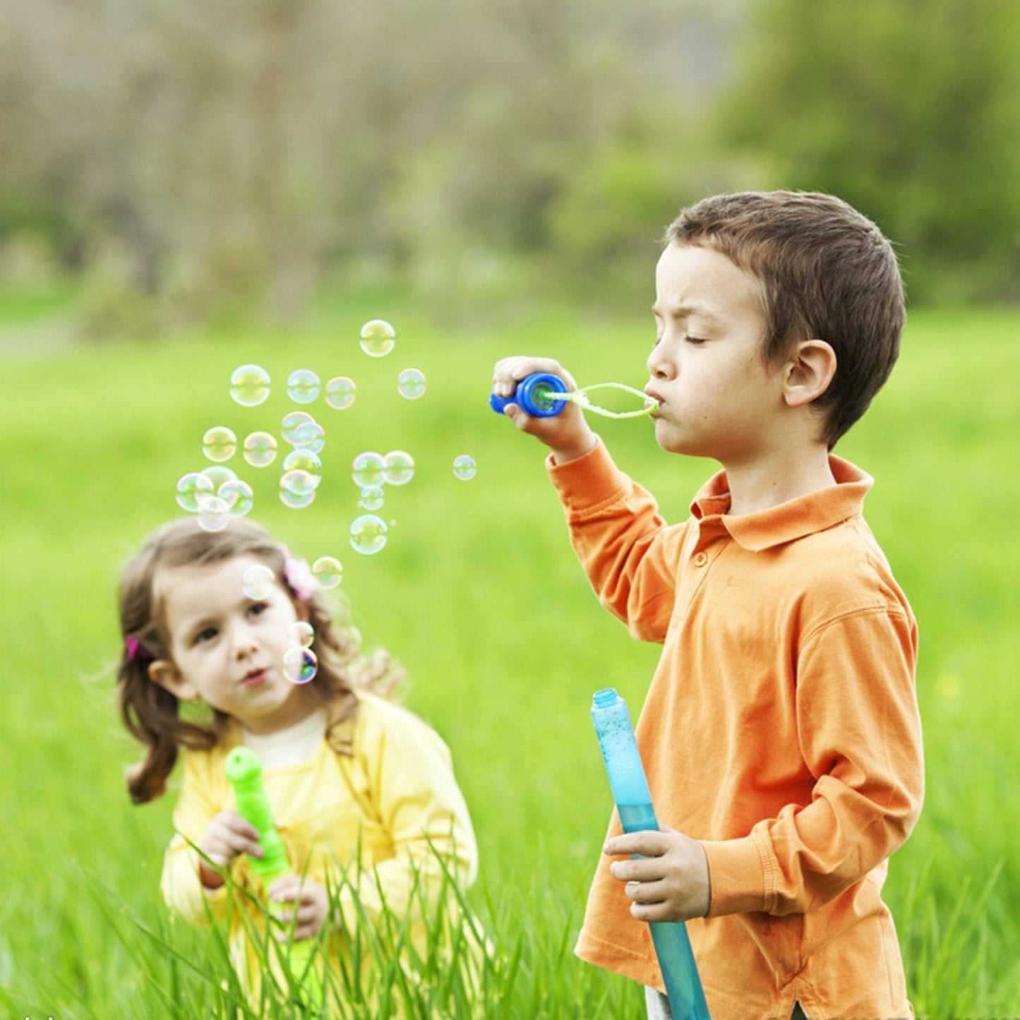 Bubble Wand, 28 Pack 14’’ Big Bubble Wands Bulk(7 Colors), Non-Toxic Smelless Bubble Toy for Kid Child Birthday Party Favor Wedding Summer Outdoor Pool Activity Bathroom Bath Toys
