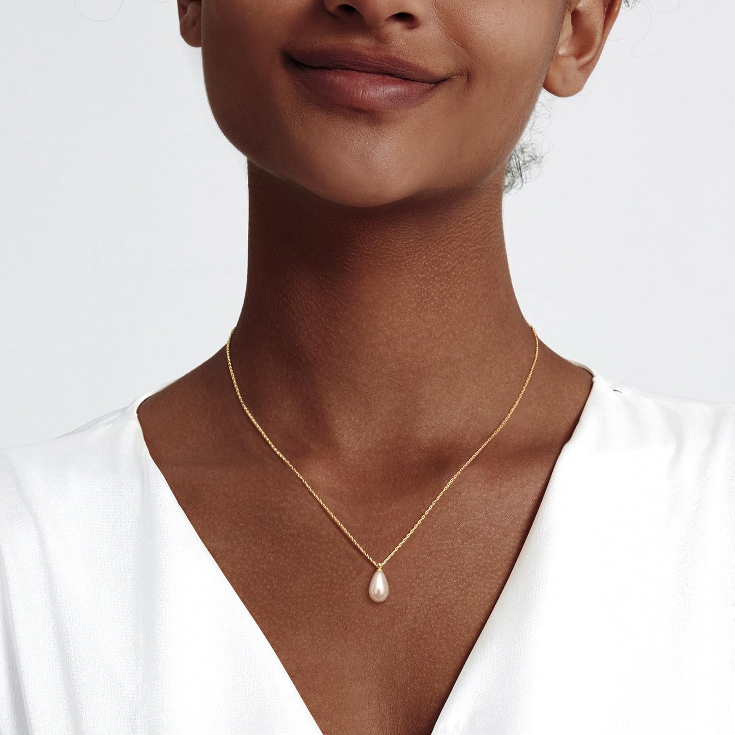 Zeffy Dainty Gold Necklace for Women Pearl Drop Trendy Teardrop-shaped Pearls Pendant Necklace 14k Gold Plated Chain Necklace Non Tarnish Cute Single Pearl Necklace Fashion Wedding Jewelry Gifts