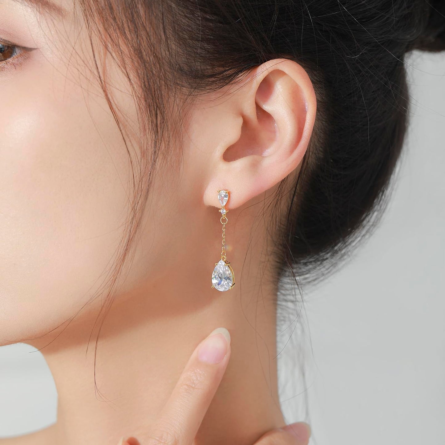SBLING Cubic Zirconia Teardrop Earrings Wedding Earrings for Brides Bridesmaids, Bridal Dangle Earrings, Teardrop Crystal Drop earrings for Women Jewelry Gifts