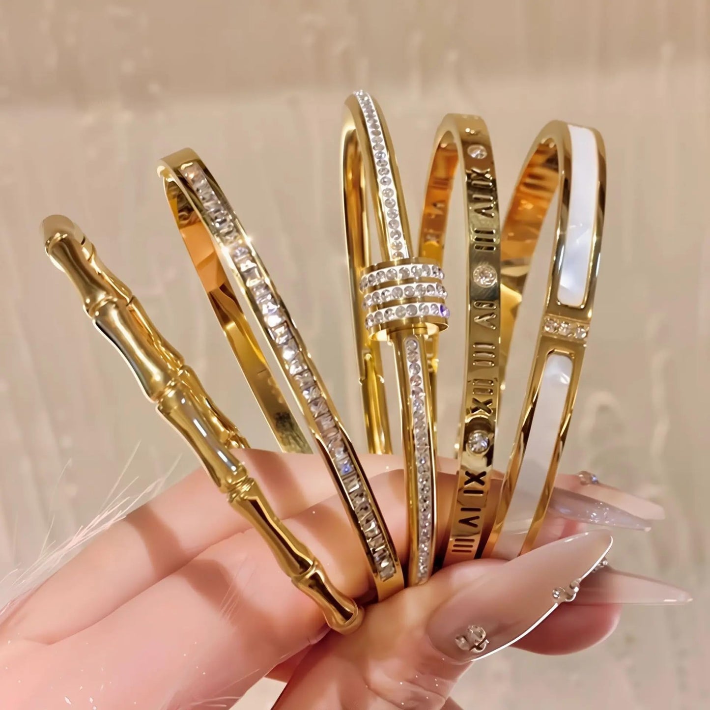 5-Piece Elegant Stainless Steel Bracelet Set, Fashionable Classic Design, Silver/Gold Love Bangle Non Tarnish Stackable Bracelet Trendy Jewelry Gift Gifts for Girlfriend Wife Her (Silver)