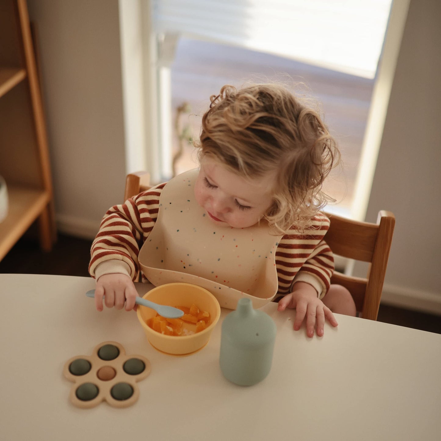 mushie Flower Press Toy (Dried Thyme/Natural/Shifting Sand)