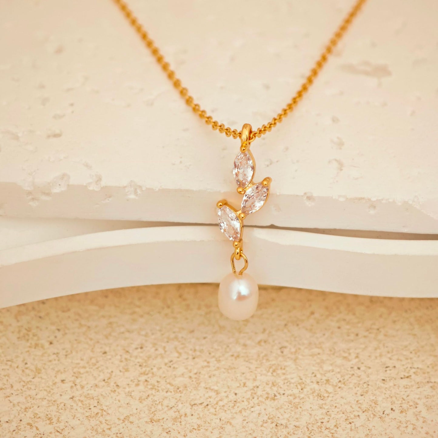 JOBICY Gold Pearl Necklaces for Women, Freshwater CZ Leaf Pearl Drop Pendant Necklace 14k Dainty Gold Necklace for Women Trendy Simple Single Pearls Choker Necklace Prom Bridal Wedding Jewelry Gift