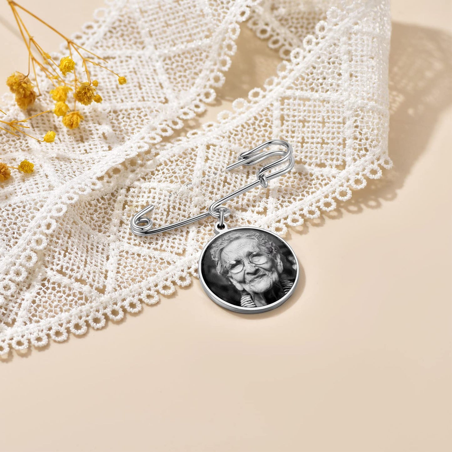 Custom4U Memory Charms for Wedding Bouquet Customized with 3 Pictures Custom Photo Brooch Pins Funeral Boutonniere Round Shaped Charm Memorial Jewelry