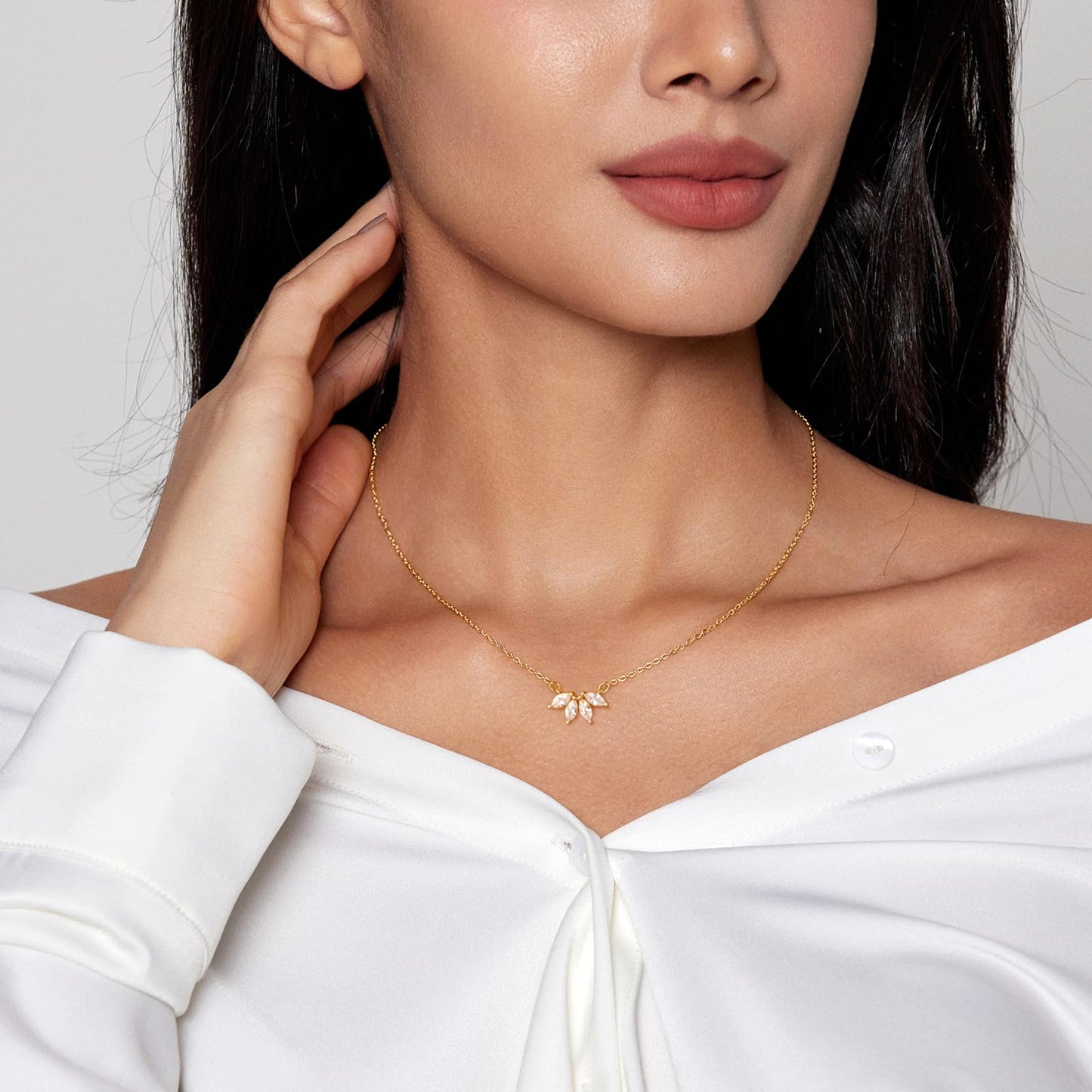 Zeffy Diamond Necklace Dainty Leaf Pendant Necklace Simple Necklaces for Women Trendy Jewelry Gifts