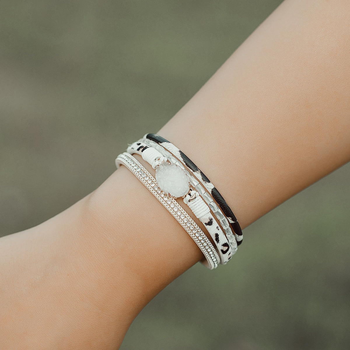 FANCY SHINY Boho Leather Wrap Bracelet Stackable Chunky Crystal Cuff Bracelets with Magnetic Clasp Cowboy Cowgirl Western Summer Beach Outfits Jewelry Gifts for Women (7.7", White Leopard)