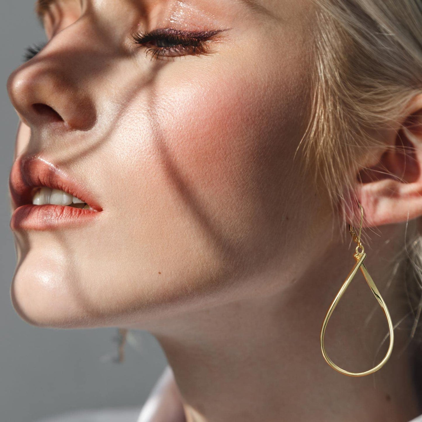 Degerde Gold Earrings for Women 14K Gold Hoop Earrings for Women Gold Hoop Dangle Drop Earring for Womens Hoops Twisted Infinity Big Hoops Earring for Womens 50mm