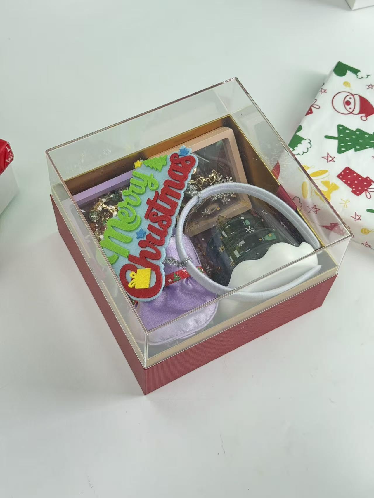 YUNNUOLI Charming Christmas Gift Set – Cozy Holiday Glass, Festive Santa Socks, Elegant Christmas Bracelet & Premium Hollow Packaging – Perfect Holiday Gift for Women, Friends & Family