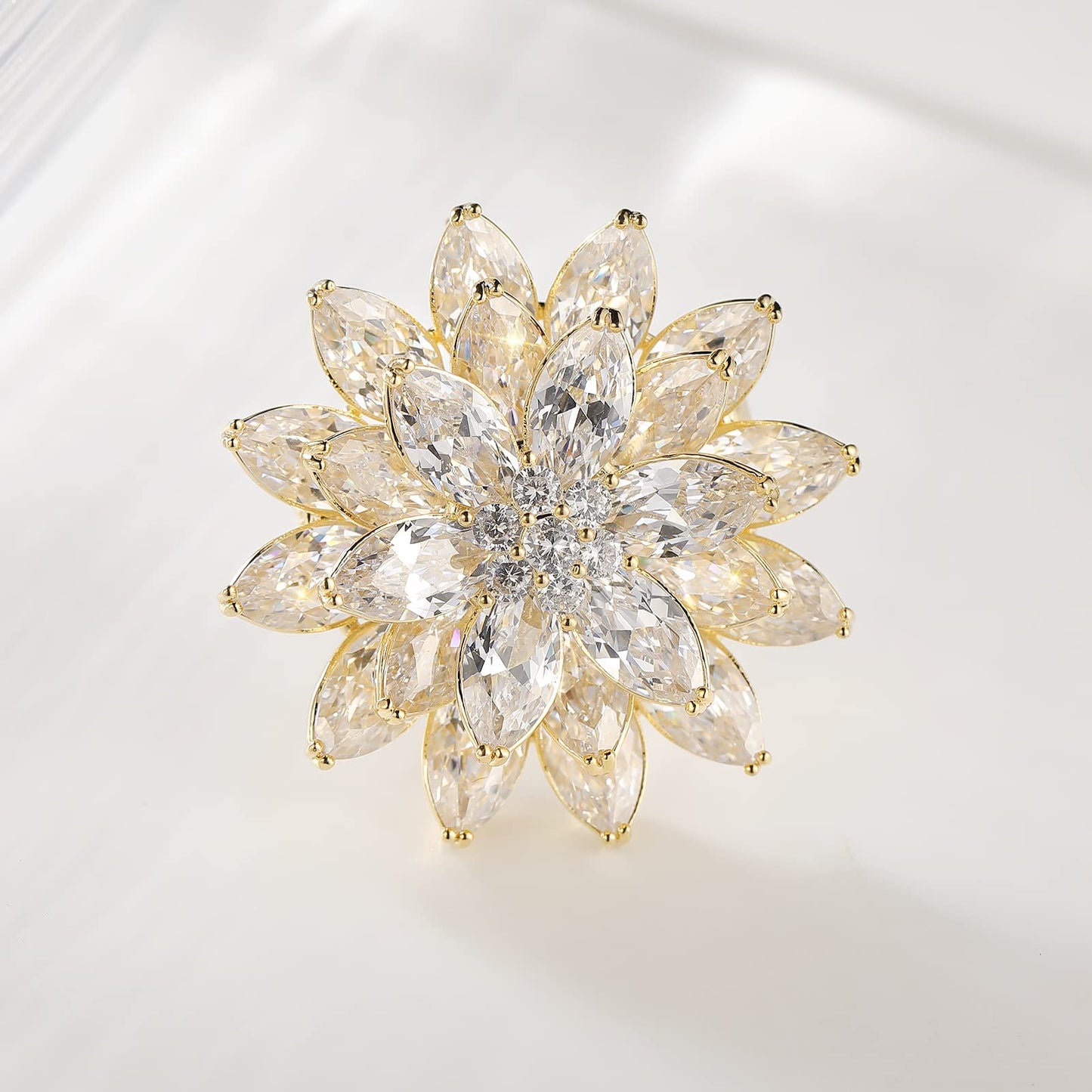 AILONMEI Gold Broach Christmas Pins And Brooches For Women Fashion Large Elegant Flower Designer Brooch Pin (Shiny Snowflake)