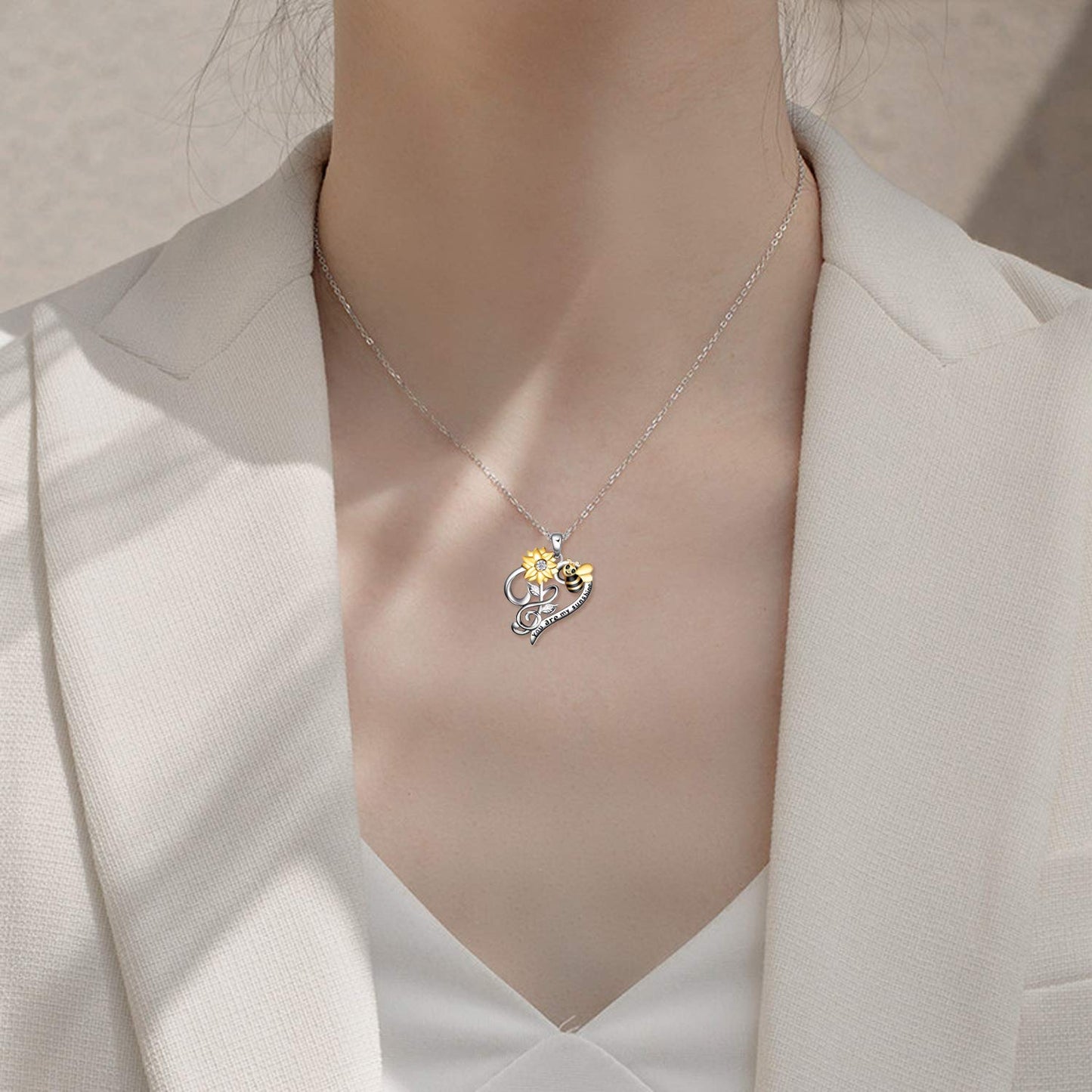 LUHE Bee Necklace 925 Sterling Silver Honeycomb Cute Flower Pendant Necklaces for Women Christmas Gifts for Her Women